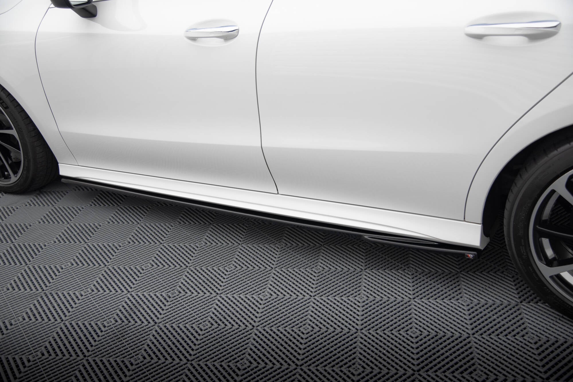 Maxton Design Difusores de taloneras laterales para Mercedes-Benz CLA AMG-Line C118 - imagen 3