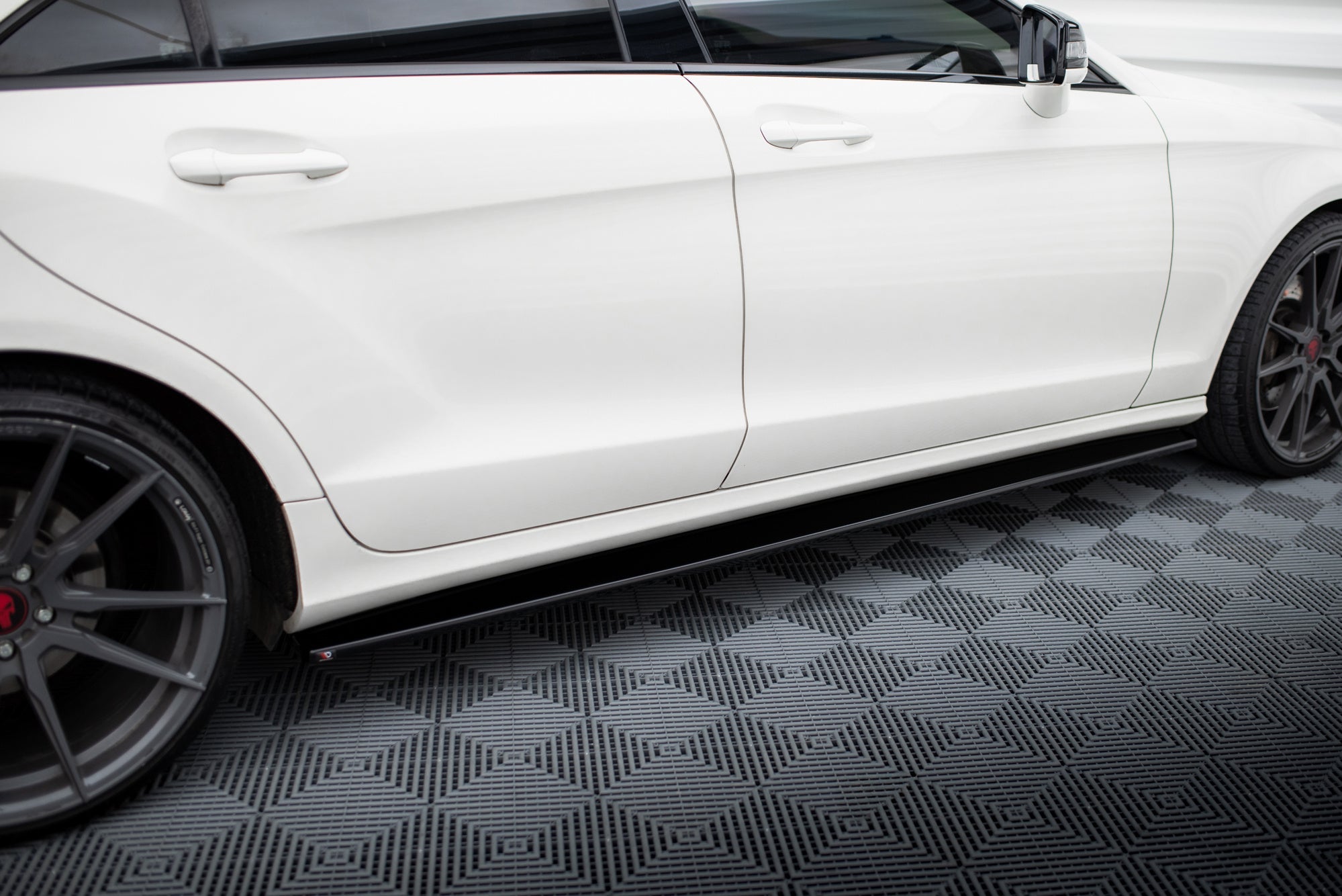 Maxton Design Difusores de taloneras laterales para Mercedes-Benz CLS AMG-Line C218 - imagen 3
