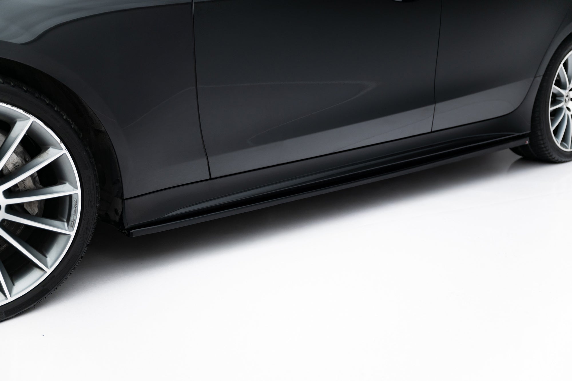 Maxton Design Difusores de taloneras laterales para Mercedes-Benz CLS AMG-Line C257 - imagen 3