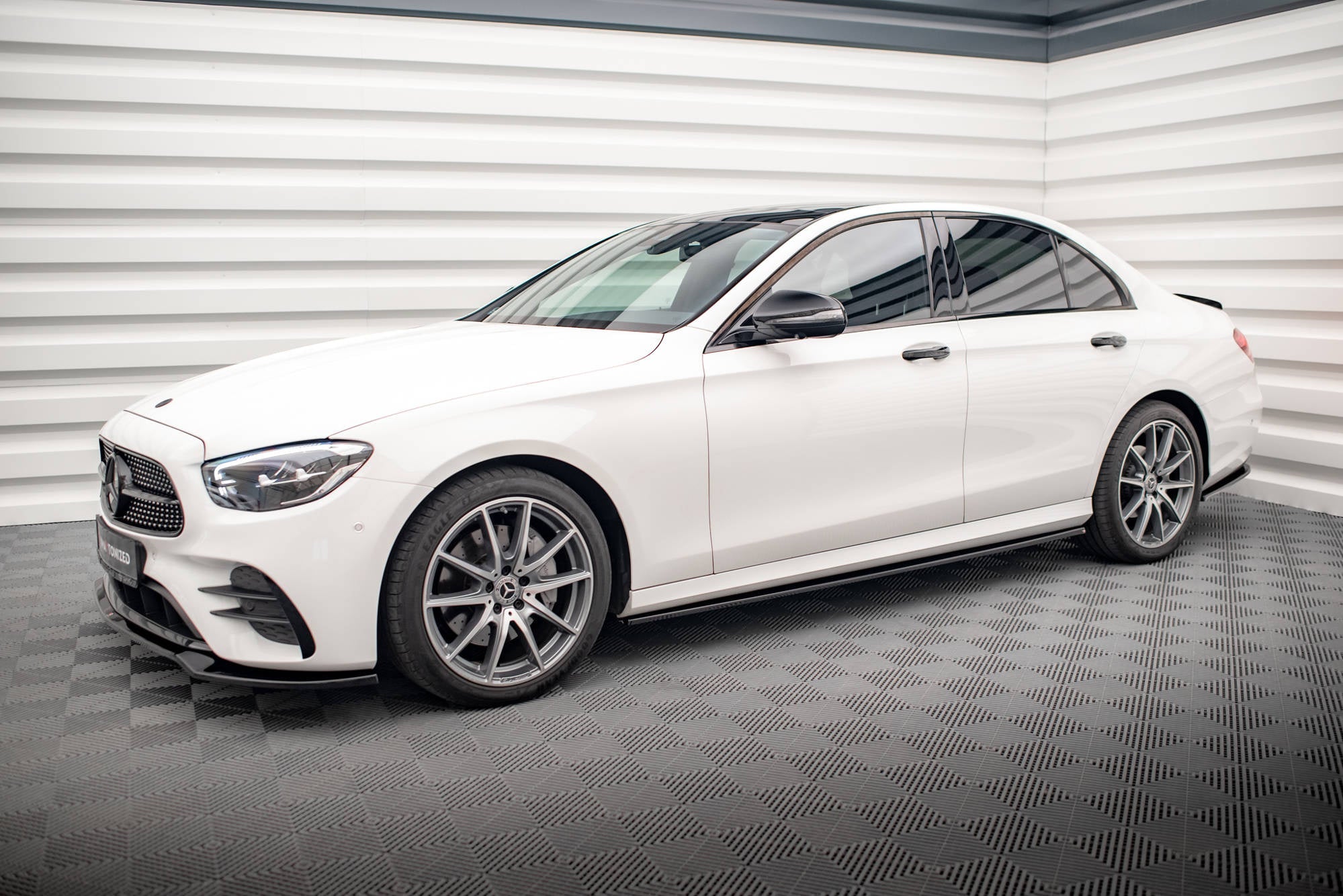 Maxton Design Difusores de taloneras laterales para Mercedes-Benz E AMG-Line W213 Facelift - imagen 2