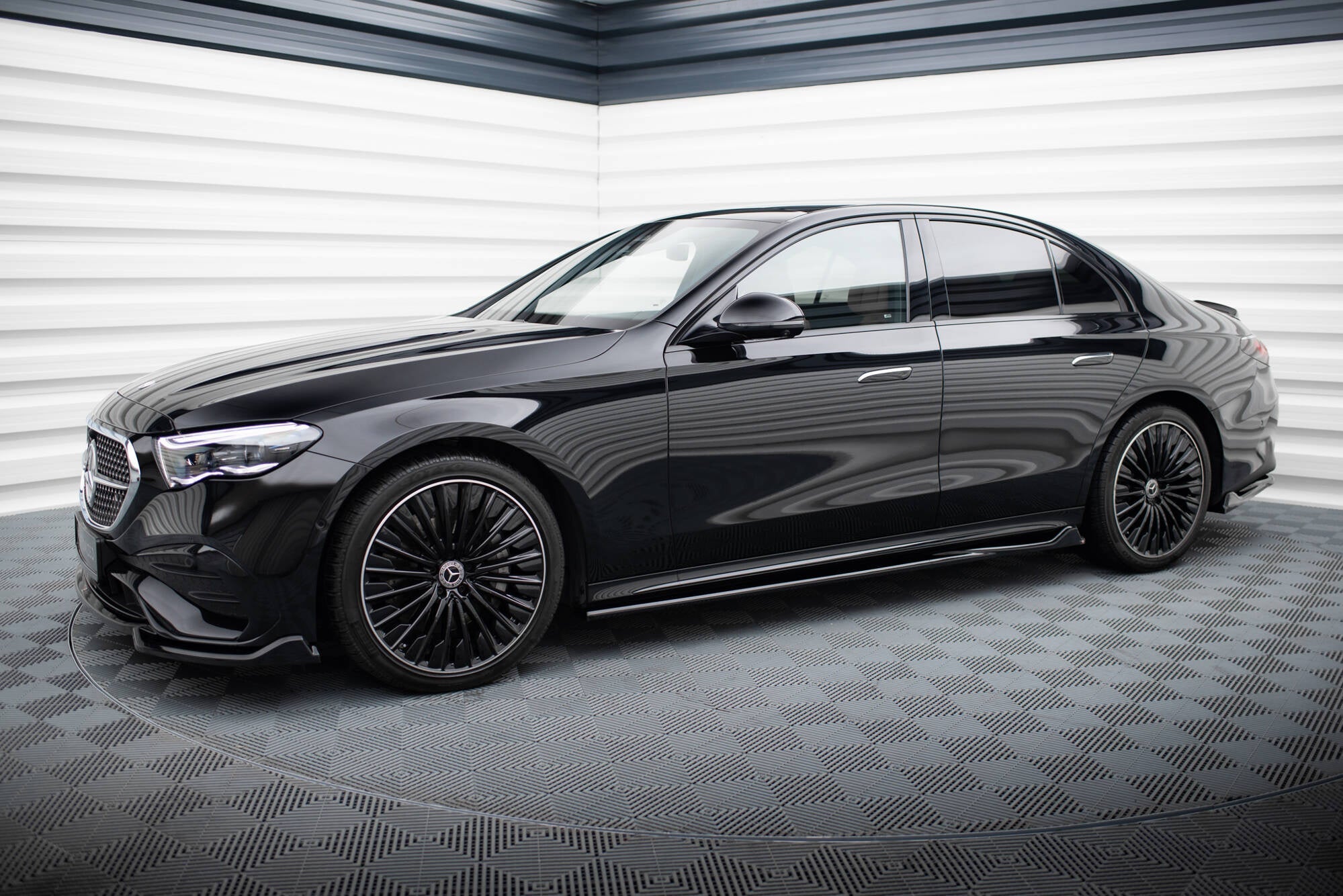 Maxton Design Difusores de taloneras laterales para Mercedes-Benz E AMG-Line W214 - imagen 2