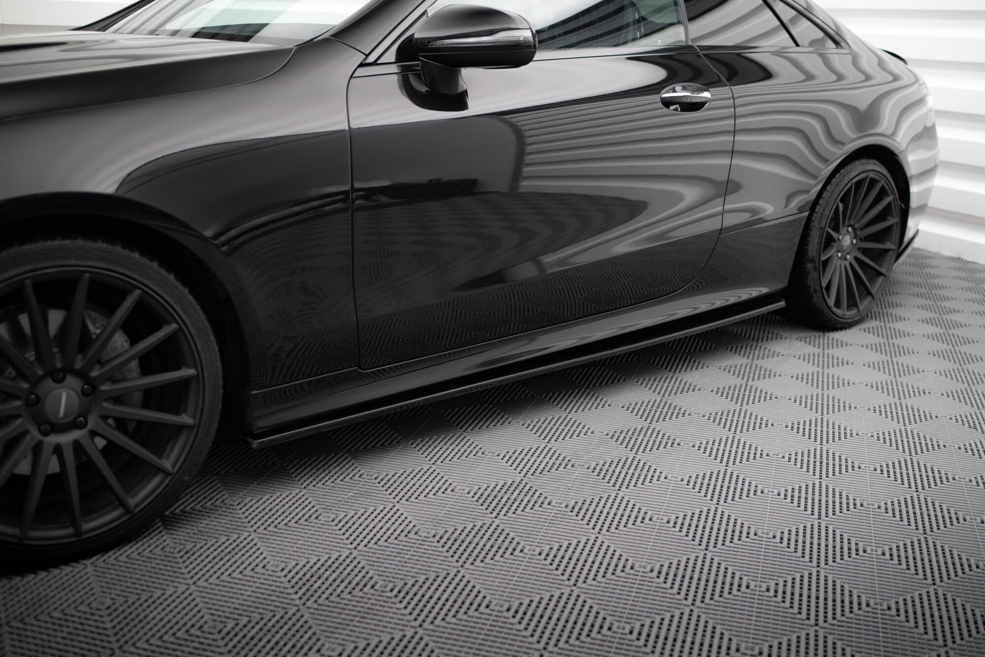 Maxton Design Difusores de taloneras laterales para Mercedes-Benz E-Class W213 Coupe (C238) / Cabriolet (A238) AMG-Line / 53 AMG - imagen 1