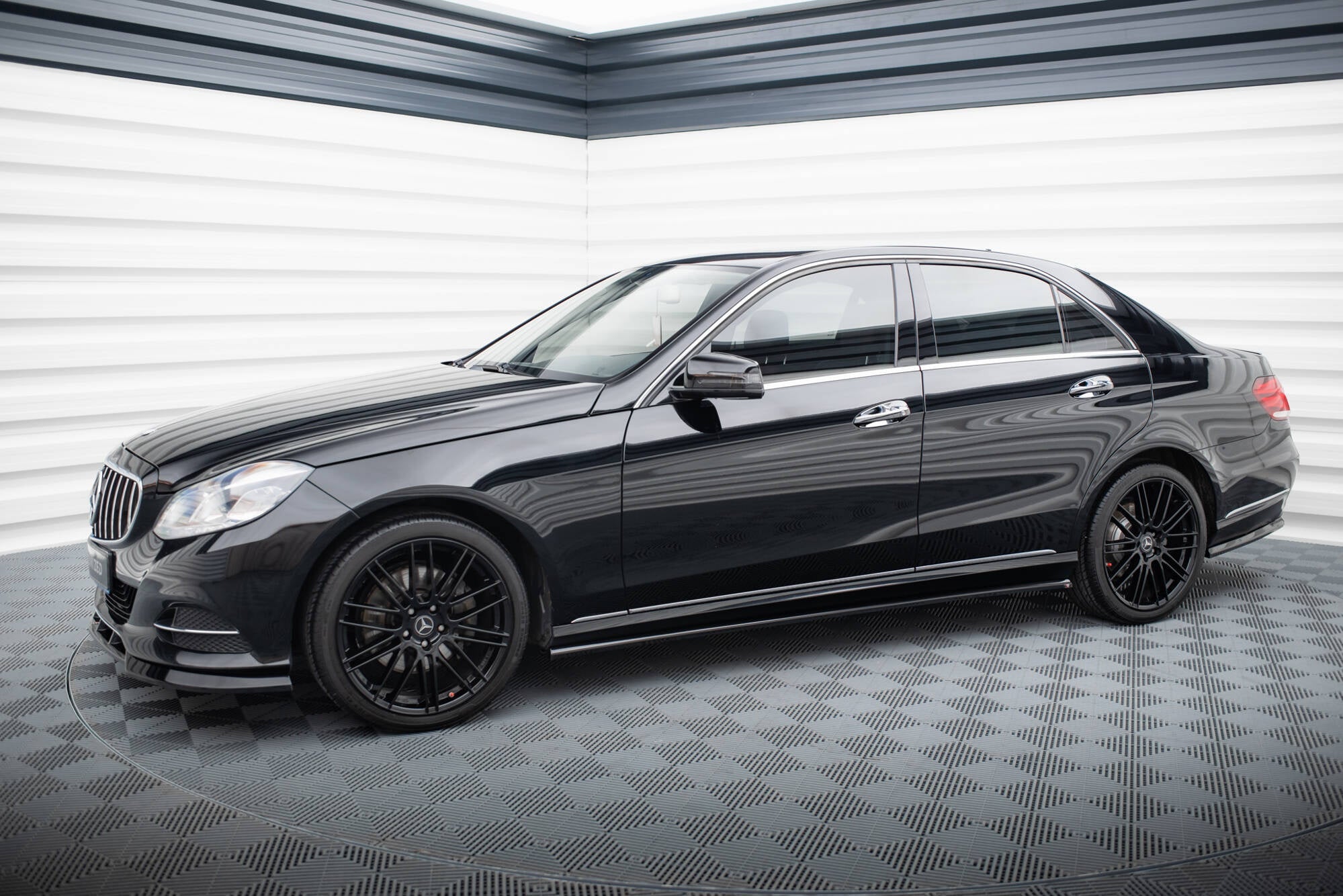 Maxton Design Difusores de taloneras laterales para Mercedes-Benz E W212 Facelift - imagen 2