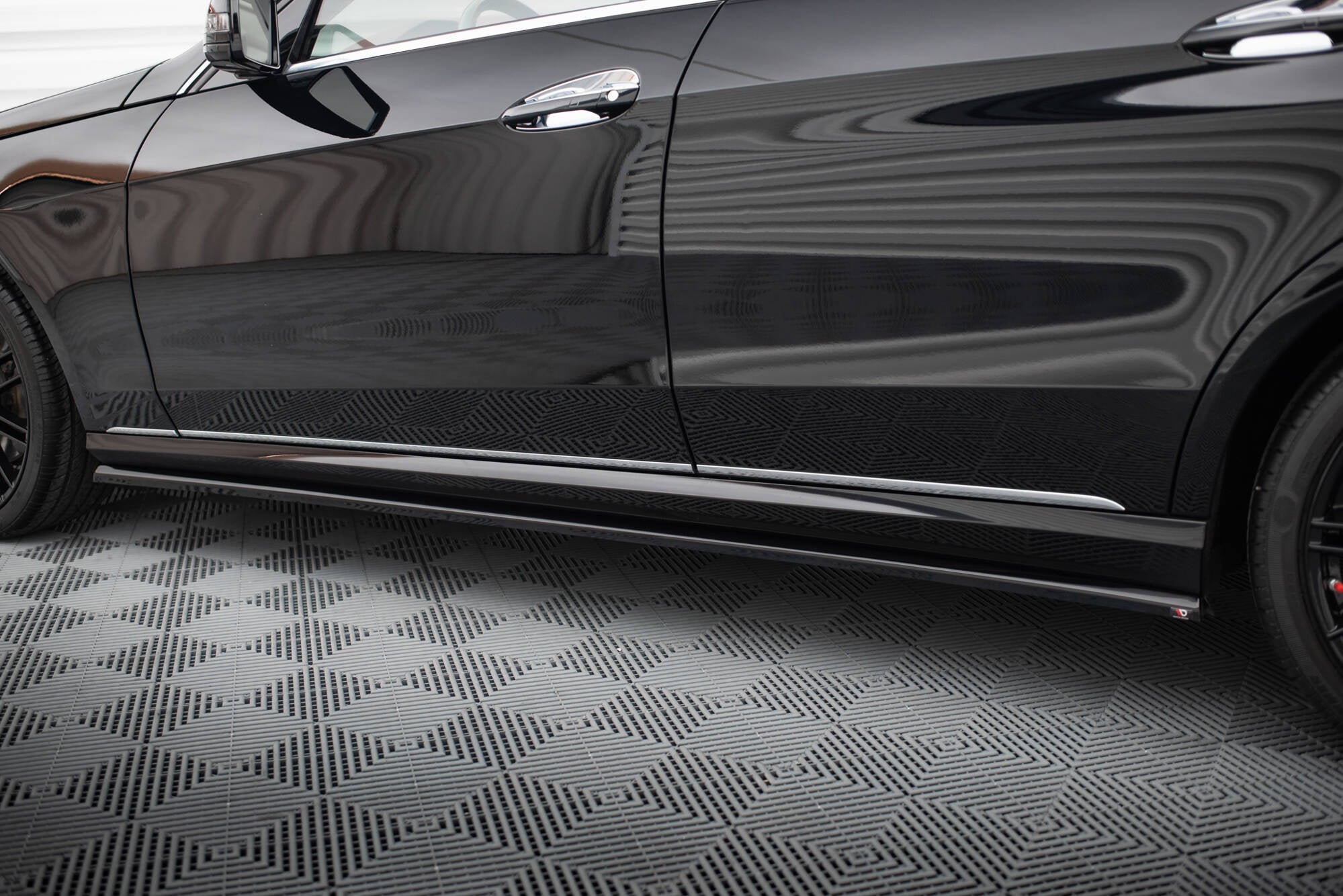Maxton Design Difusores de taloneras laterales para Mercedes-Benz E W212 Facelift - imagen 3