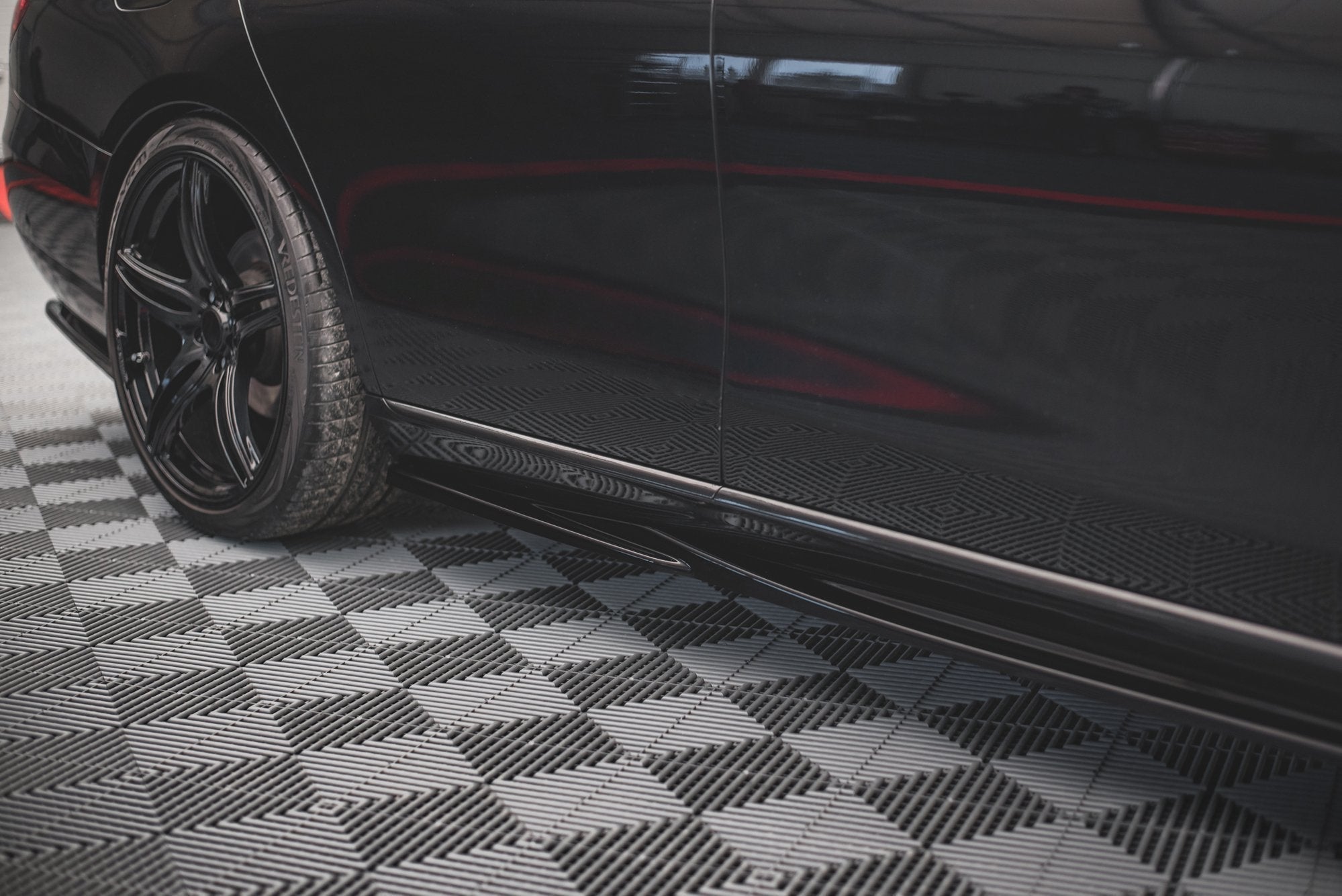 Maxton Design Difusores de taloneras laterales para Mercedes-Benz E W213 - imagen 2