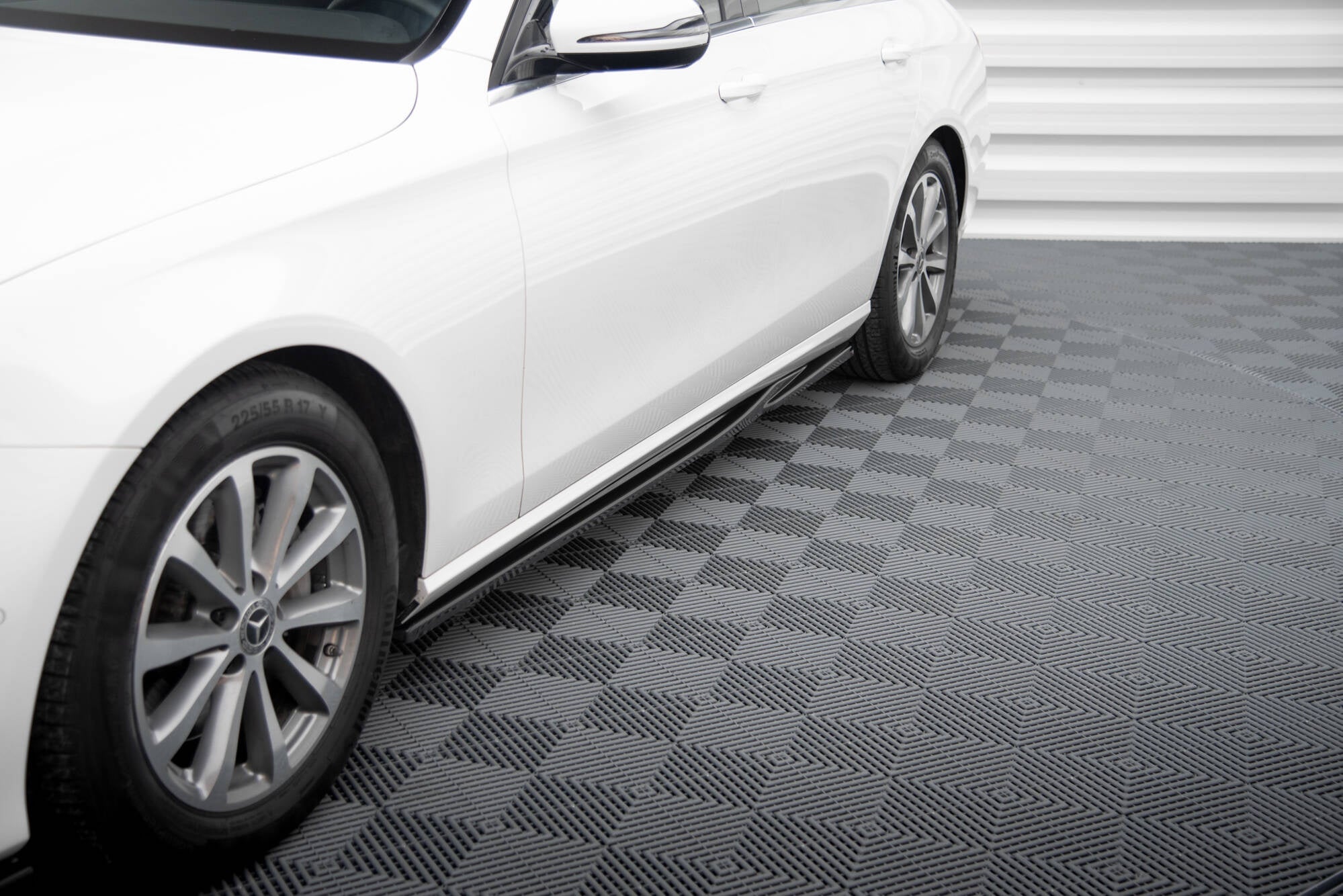 Maxton Design Difusores de taloneras laterales para Mercedes-Benz E W213 - imagen 4