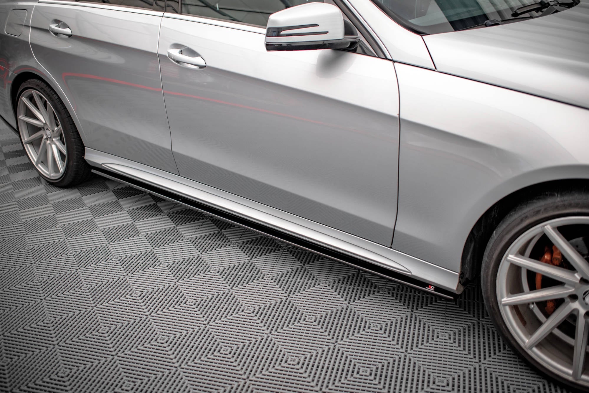 Maxton Design Difusores de taloneras laterales para Mercedes-Benz E63 AMG / AMG-Line Sedan W212 Facelift - imagen 6