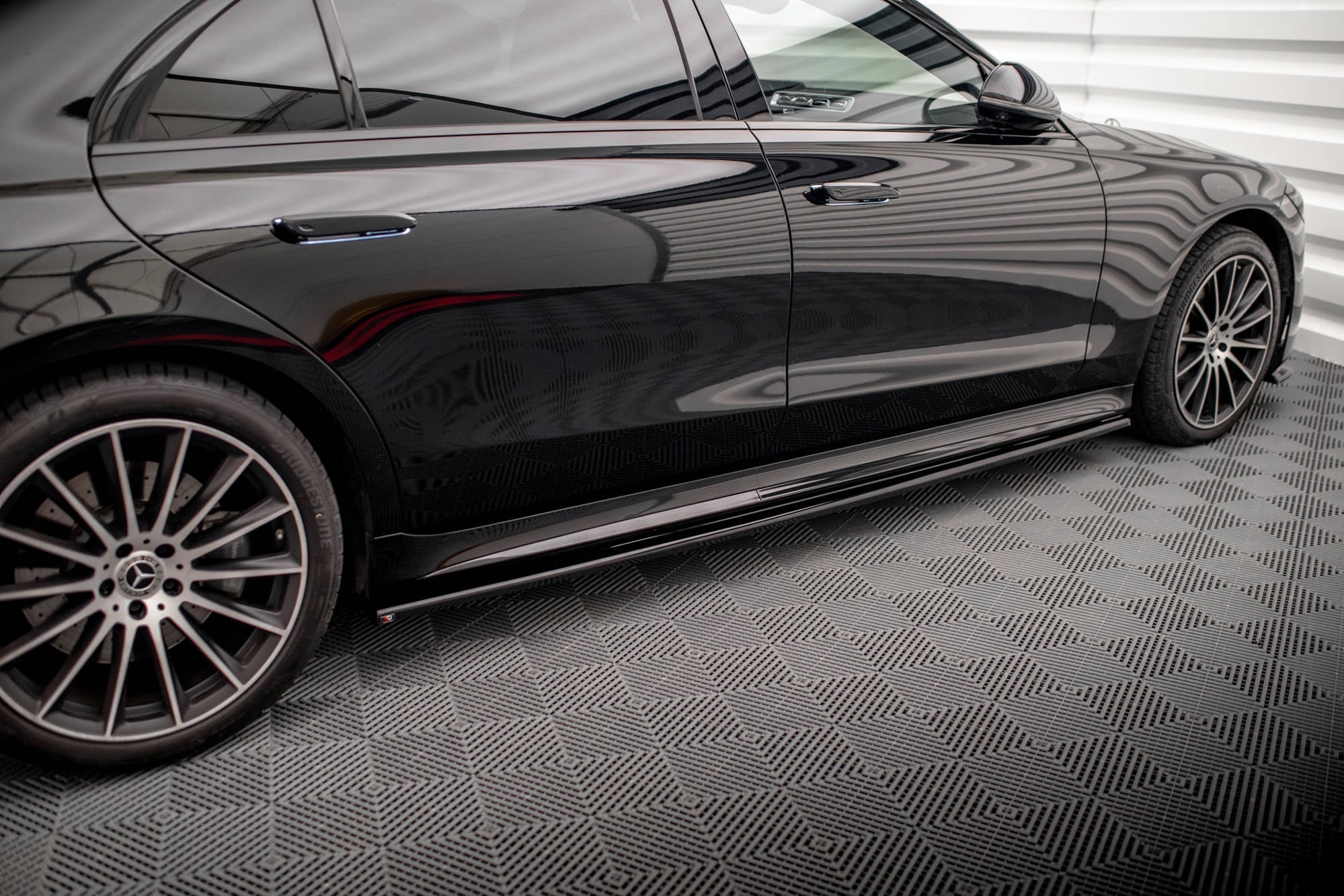 Maxton Design Difusores de taloneras laterales para Mercedes-Benz S Long AMG-Line V223 - imagen 2