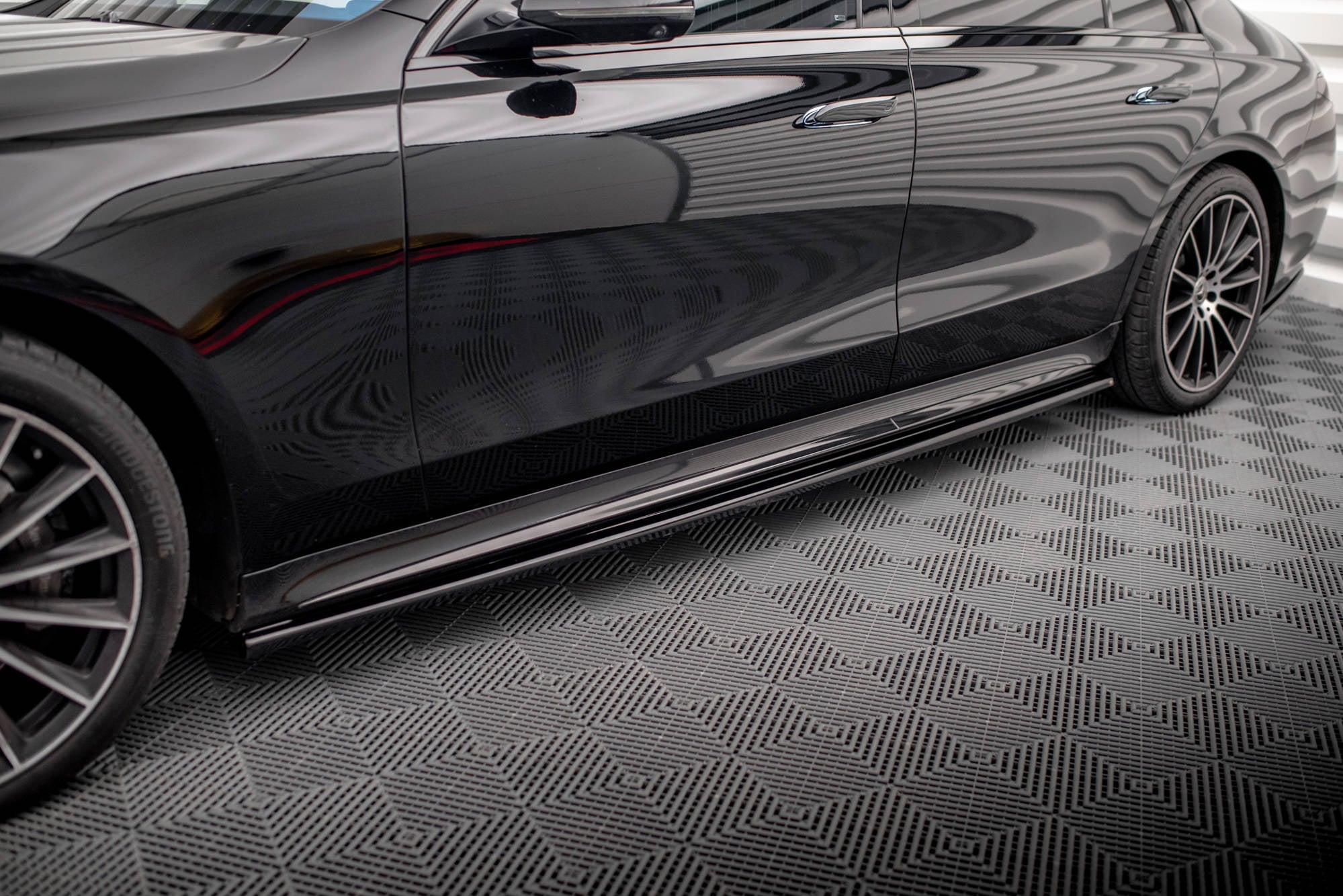 Maxton Design Difusores de taloneras laterales para Mercedes-Benz S Long AMG-Line V223 - imagen 1