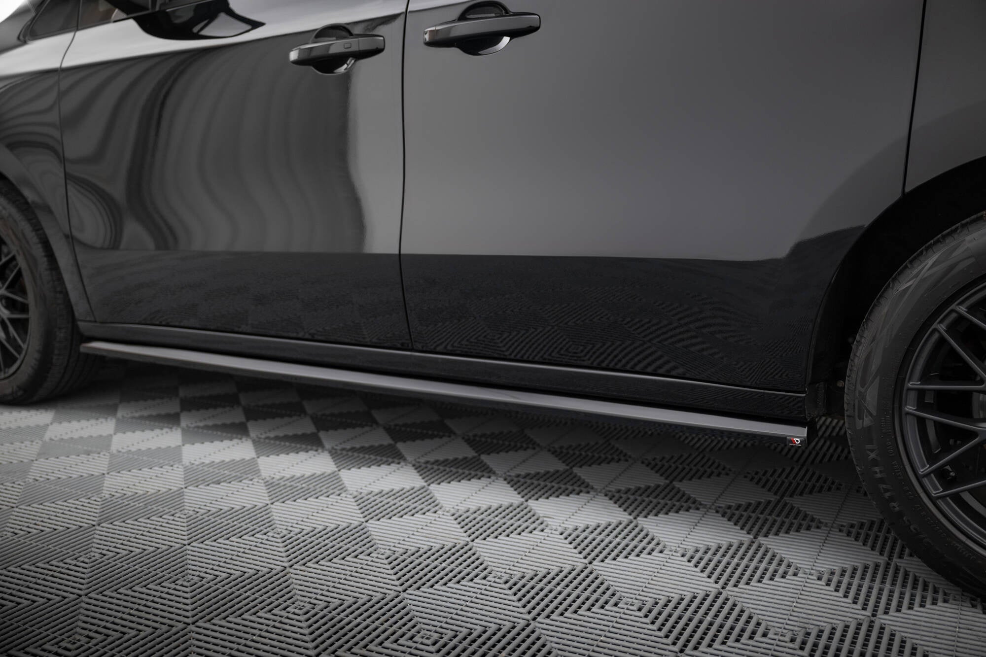Maxton Design Difusores de taloneras laterales para Mercedes-Benz T W420 - imagen 3
