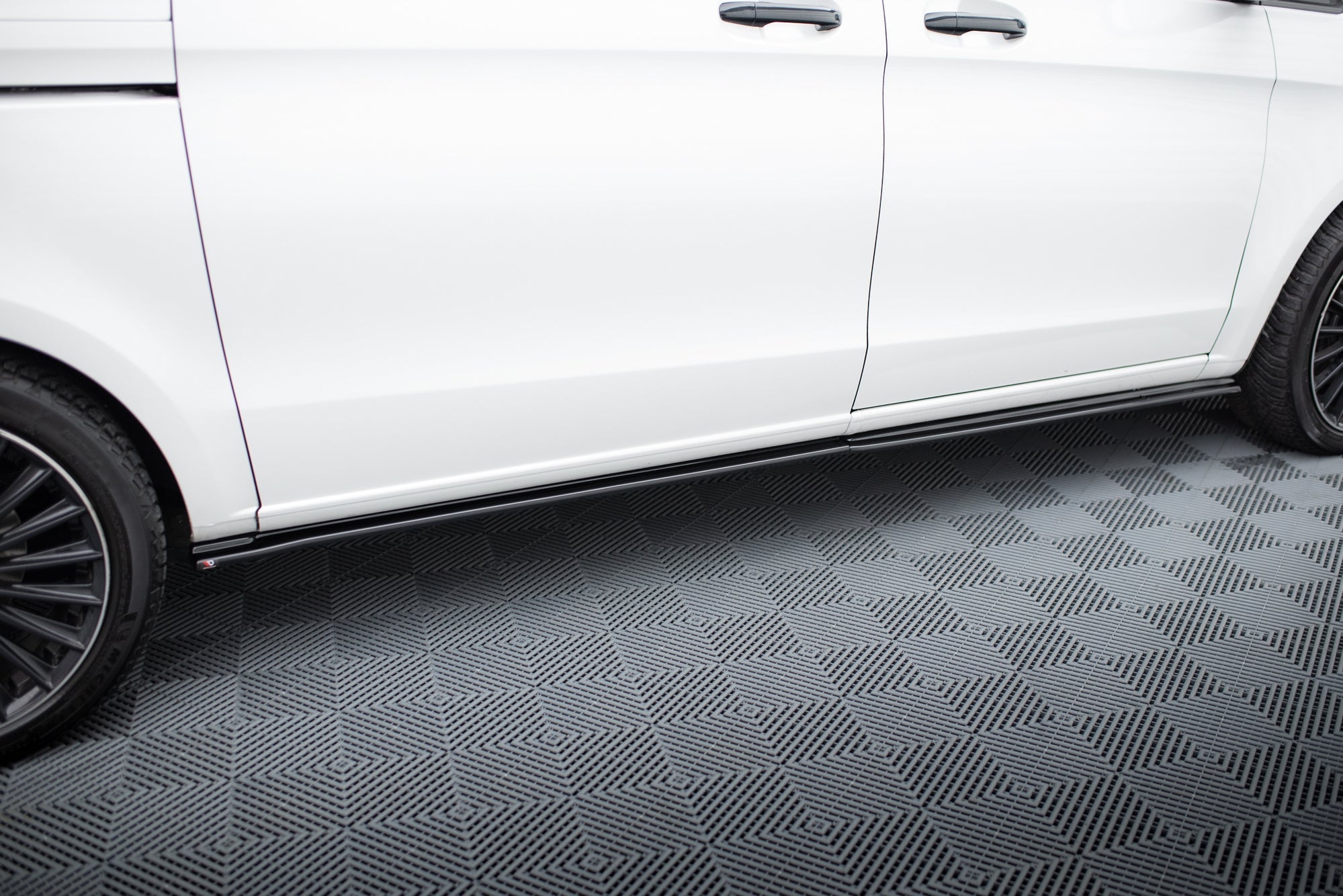 Maxton Design Difusores de taloneras laterales para Mercedes-Benz Vito Extra Long W447 - imagen 3