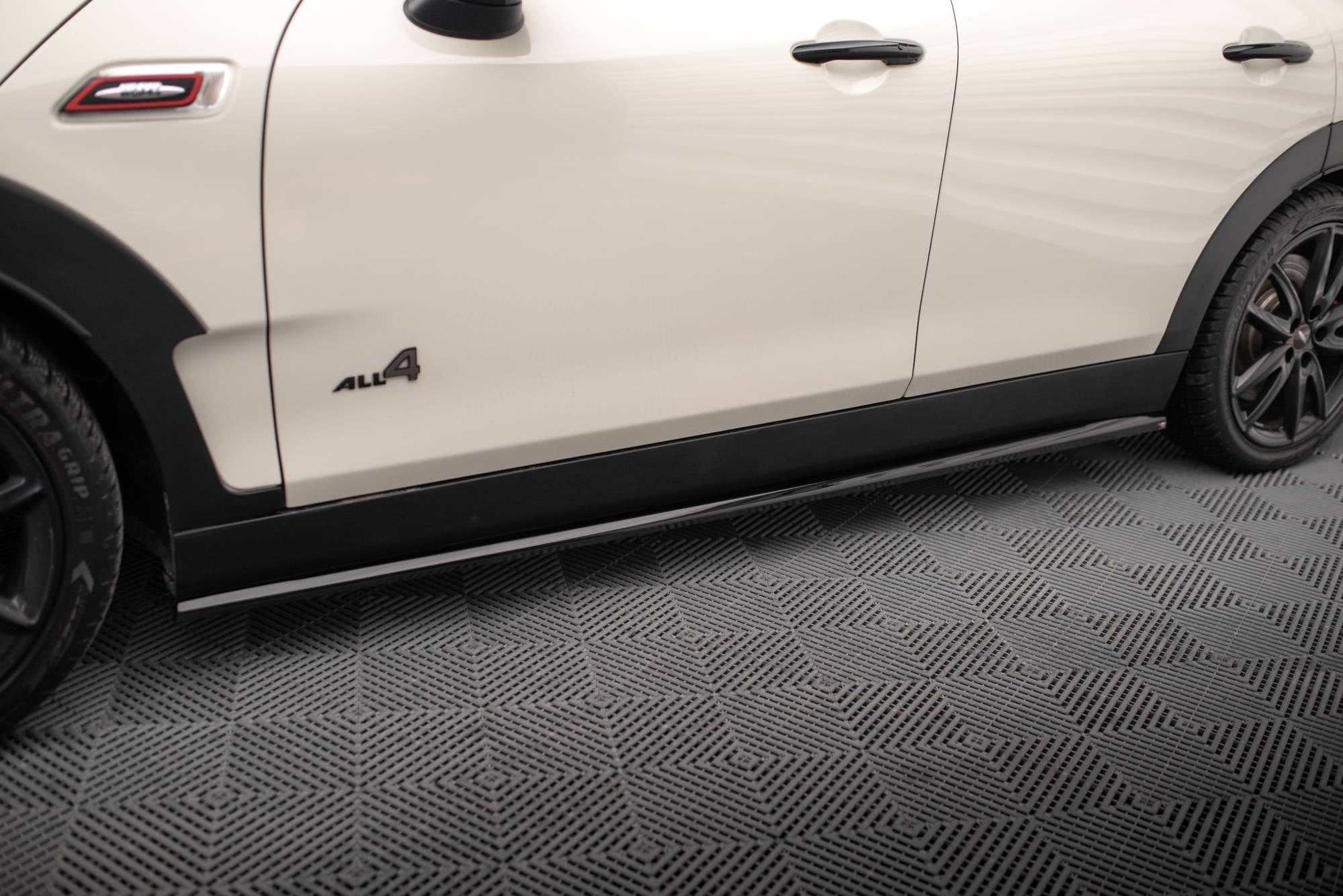 Maxton Design Difusores de taloneras laterales para Mini Cooper Clubman John Cooper Works F54 Facelift - imagen 1