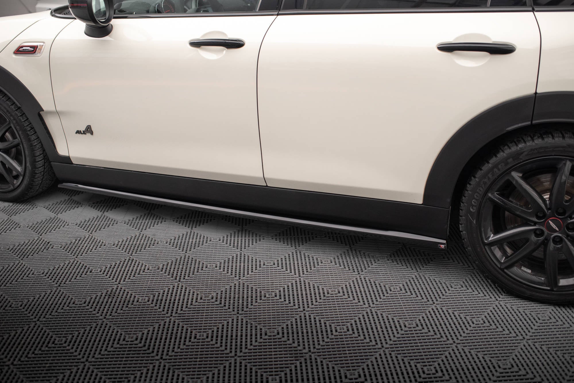 Maxton Design Difusores de taloneras laterales para Mini Cooper Clubman John Cooper Works F54 Facelift - imagen 3