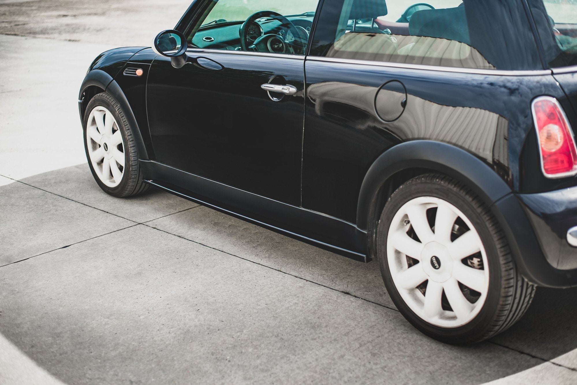 Maxton Design Difusores de taloneras laterales para Mini Cooper / One R50 - imagen 1