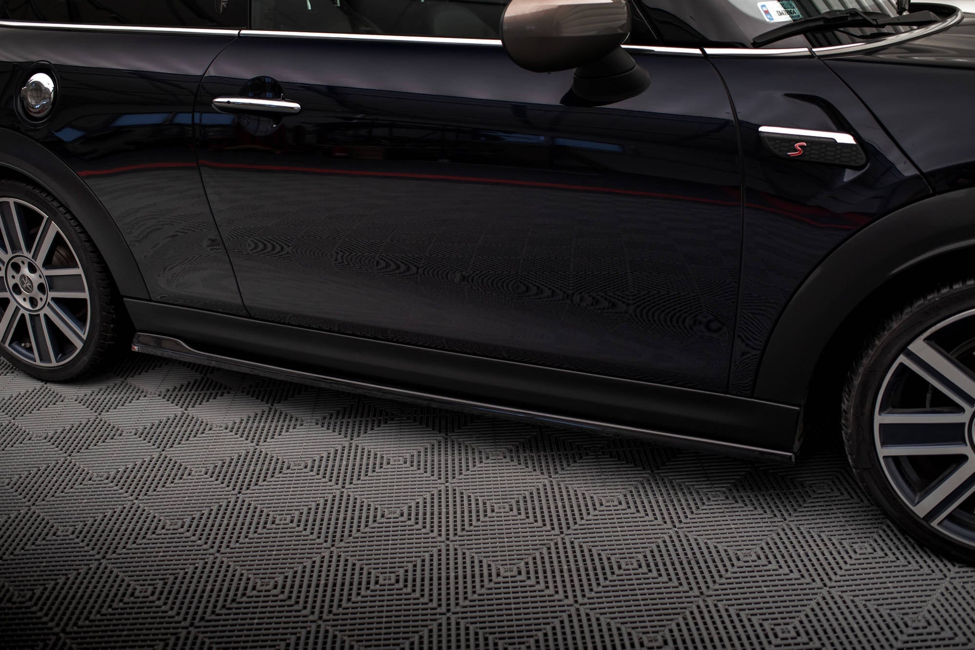 Maxton Design Difusores de taloneras laterales para Mini Cooper S F56 Facelift - imagen 1