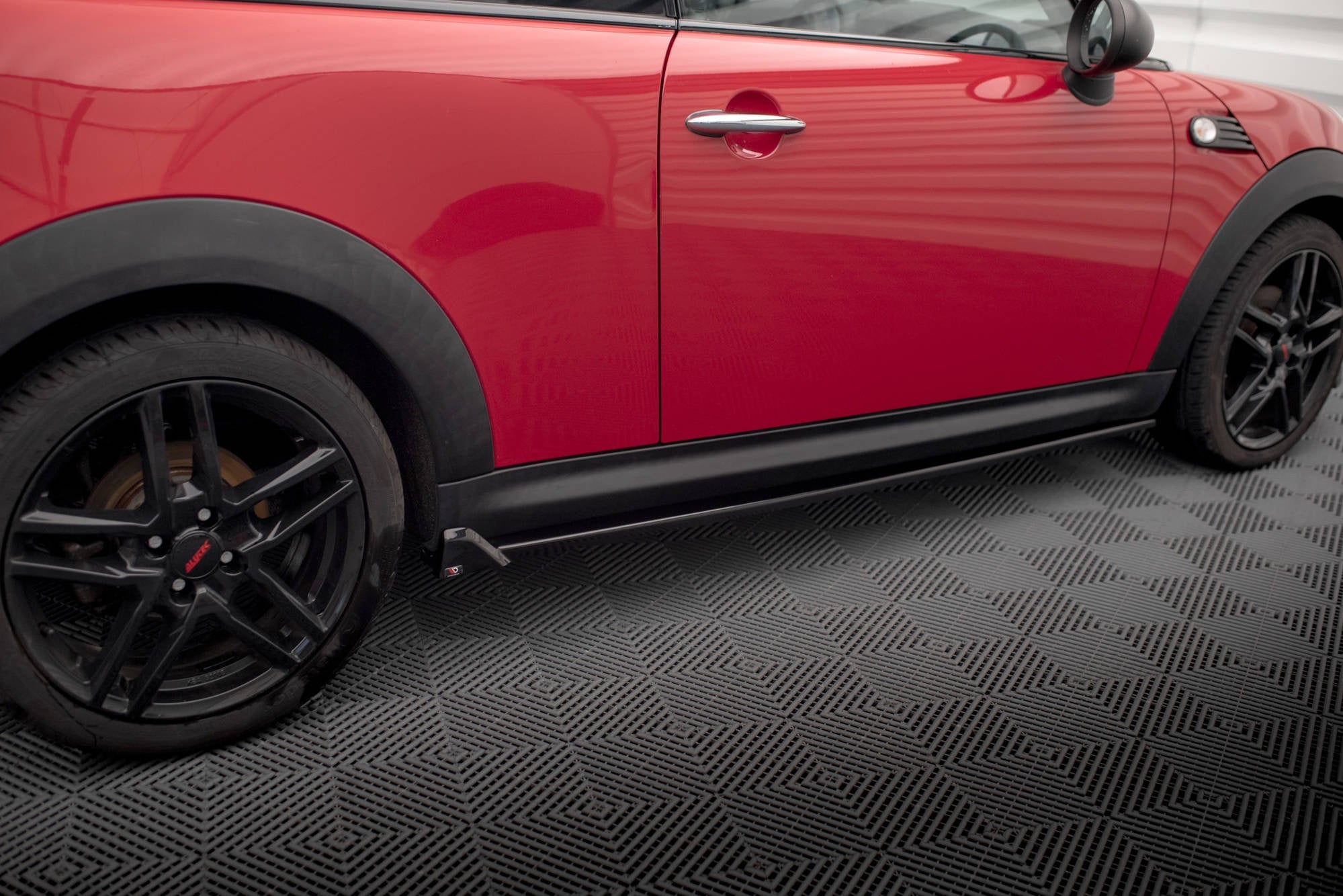 Maxton Design Difusores de taloneras laterales para Mini One R56 - imagen 2