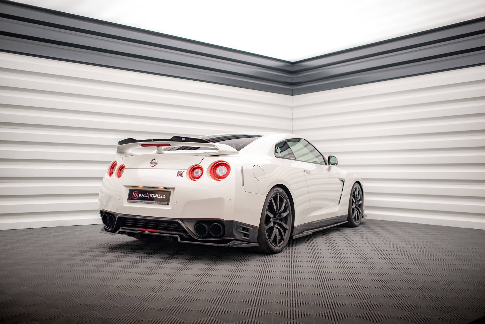 Maxton Design Difusores de taloneras laterales para Nissan GTR R35 Facelift - imagen 2