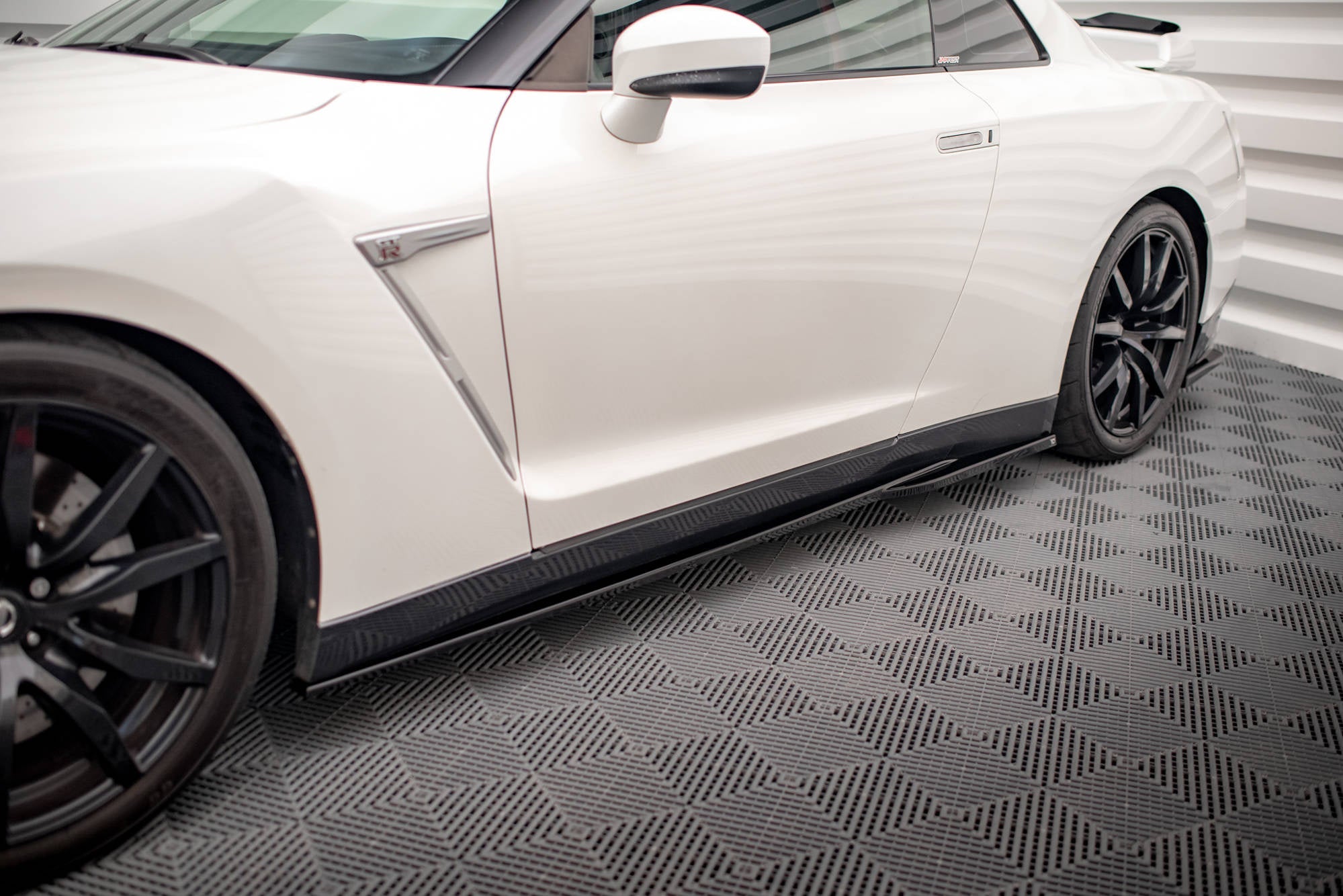 Maxton Design Difusores de taloneras laterales para Nissan GTR R35 Facelift - imagen 1