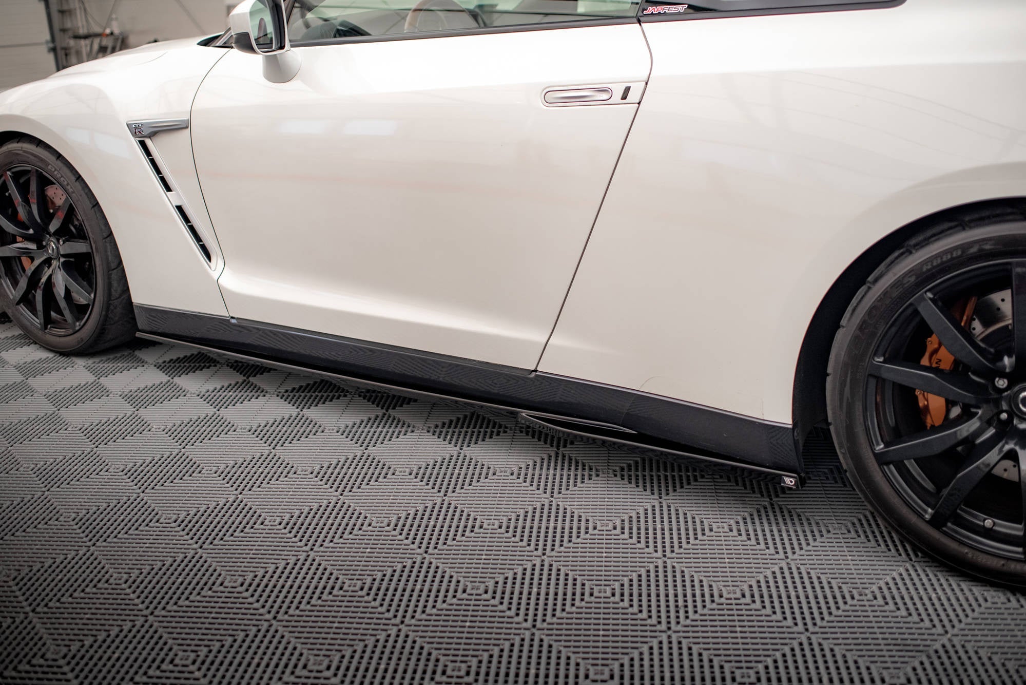 Maxton Design Difusores de taloneras laterales para Nissan GTR R35 Facelift - imagen 3
