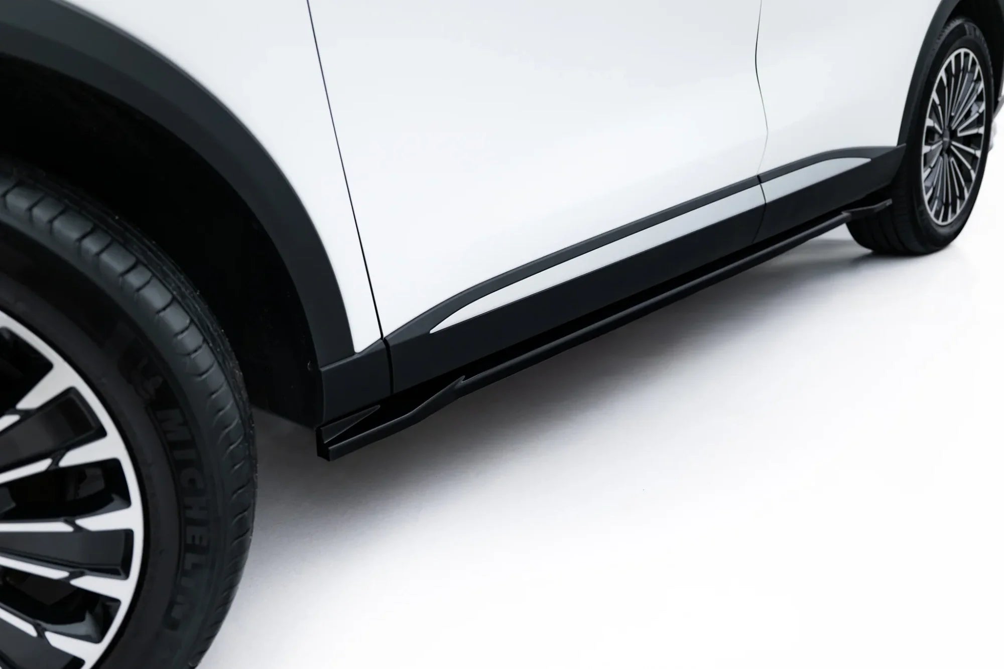 Maxton Design Difusores de taloneras laterales para Omoda 9 Mk1 - imagen 2