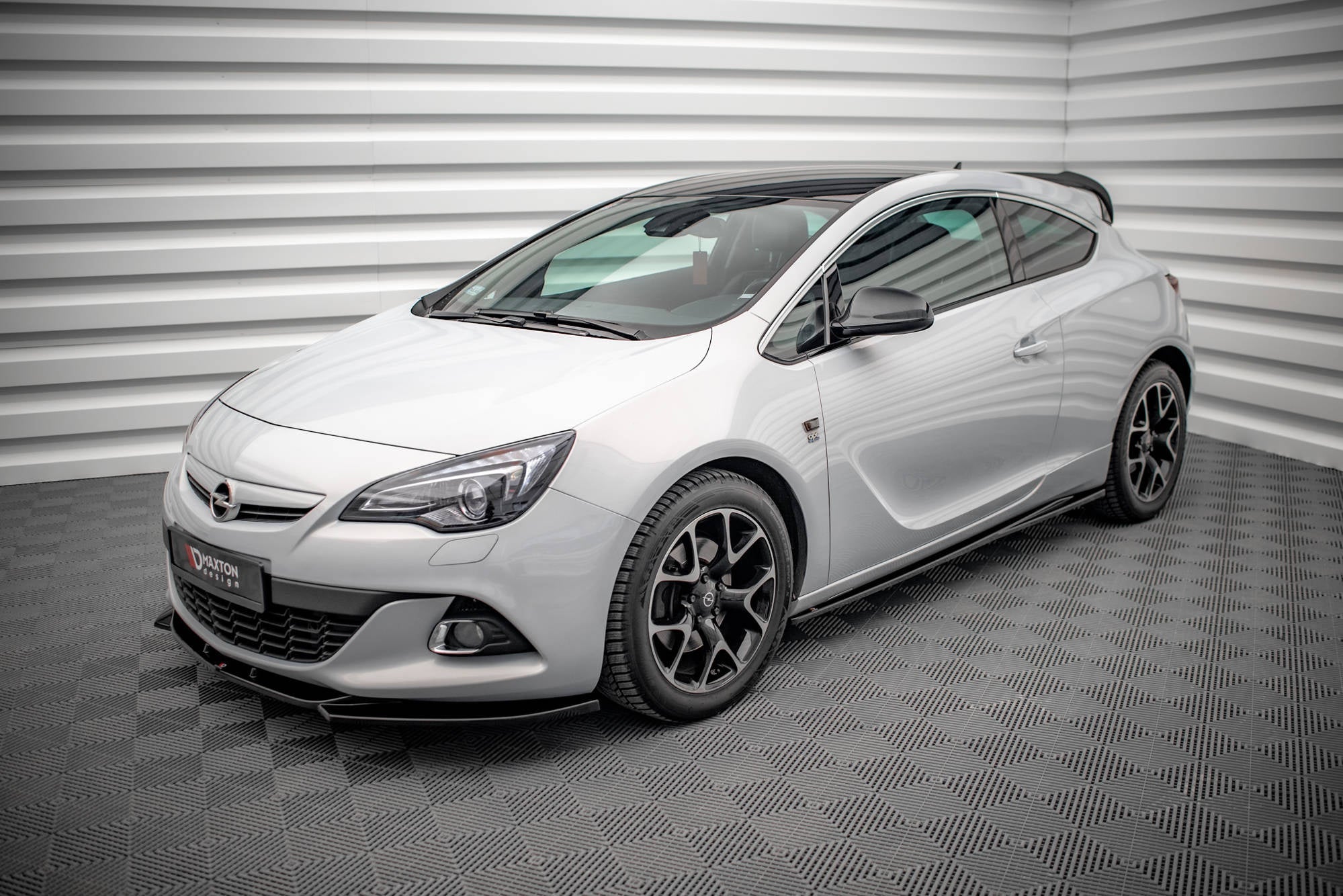 Maxton Design Difusores de taloneras laterales para Opel Astra GTC OPC-Line J - imagen 1
