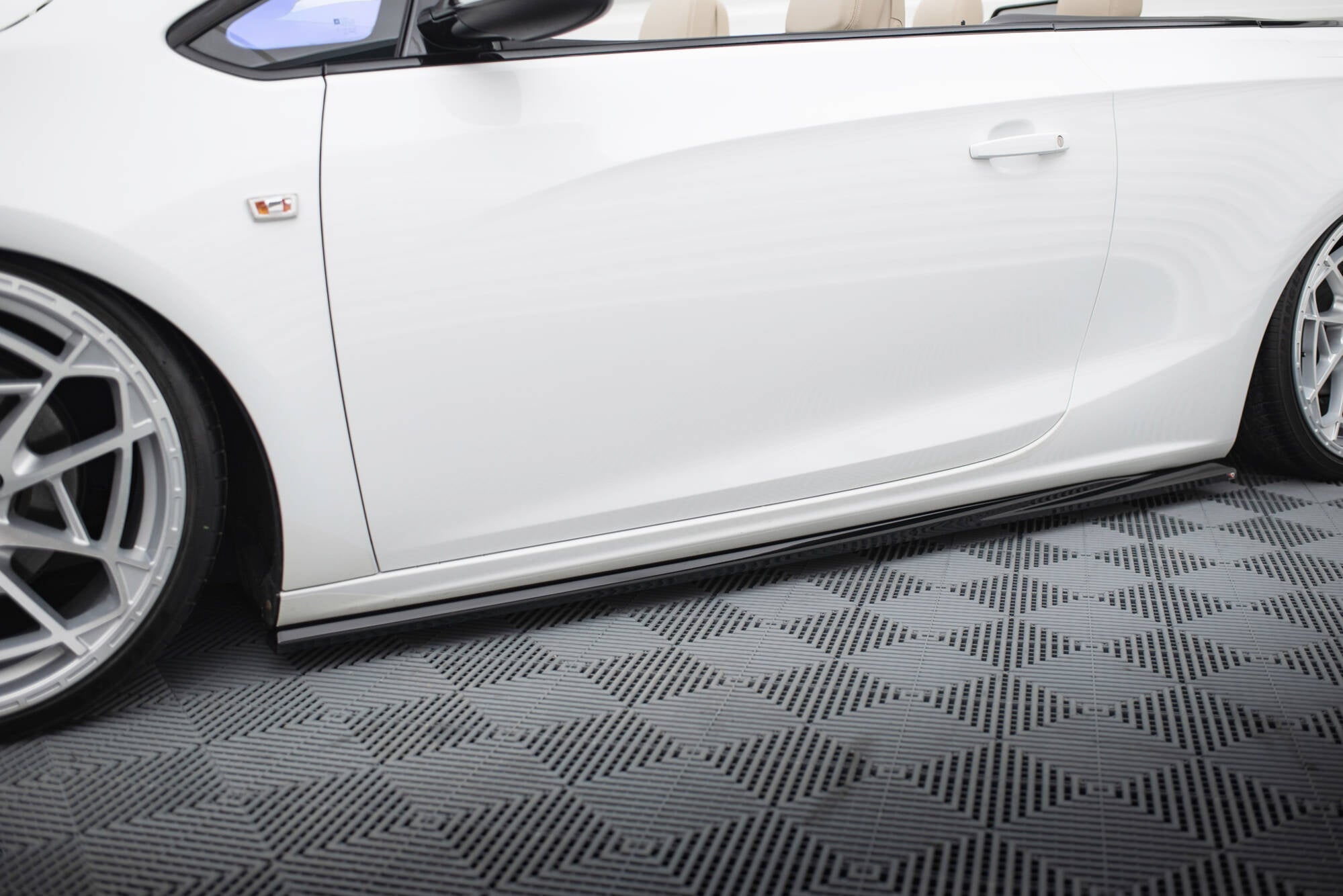 Maxton Design Difusores de taloneras laterales para Opel Cascada - imagen 1