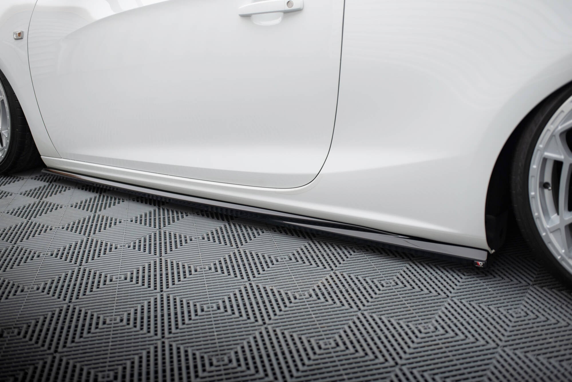 Maxton Design Difusores de taloneras laterales para Opel Cascada - imagen 3