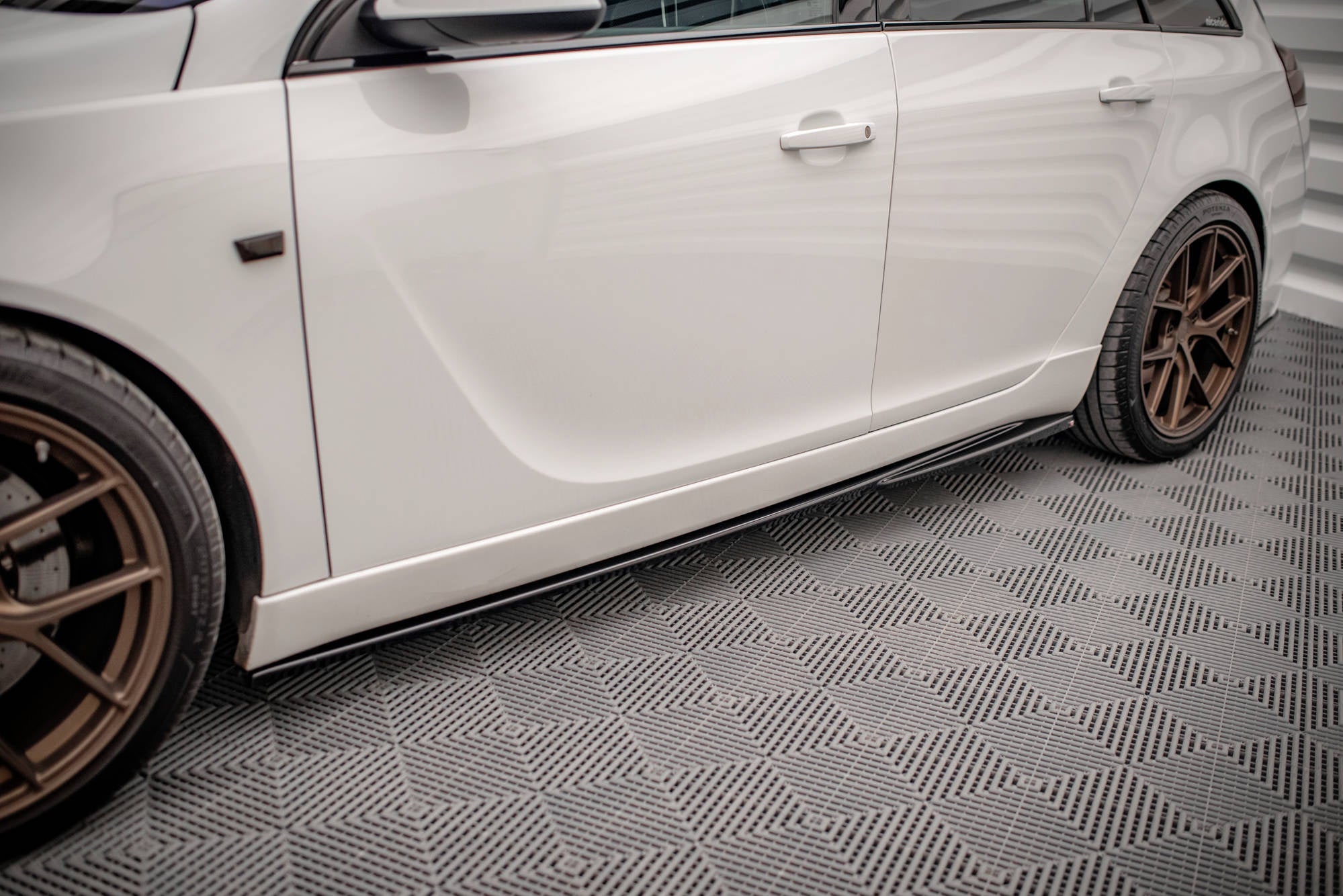 Maxton Design Difusores de taloneras laterales para Opel Insignia Mk. 1 OPC - imagen 7
