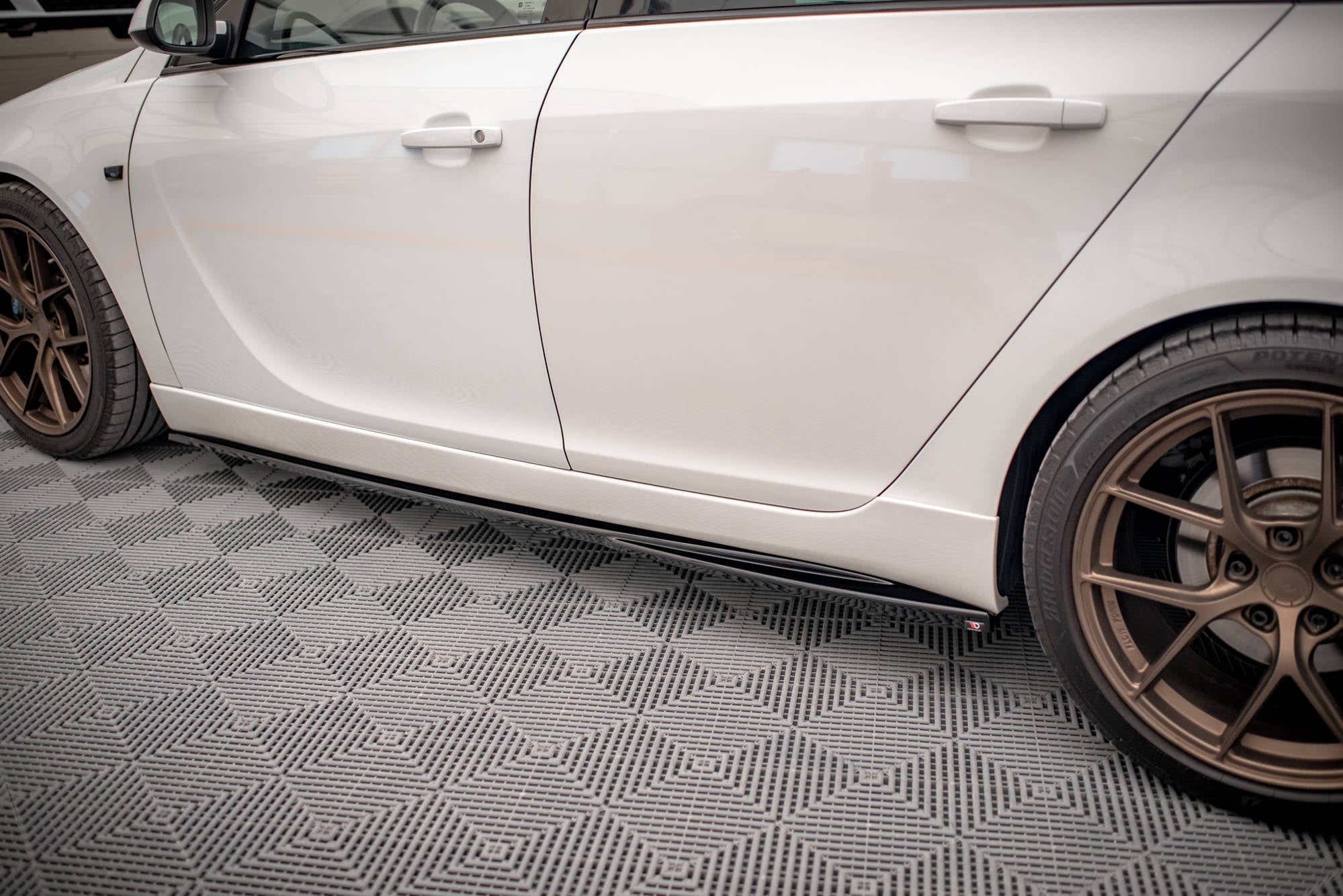 Maxton Design Difusores de taloneras laterales para Opel Insignia Mk. 1 OPC - imagen 5