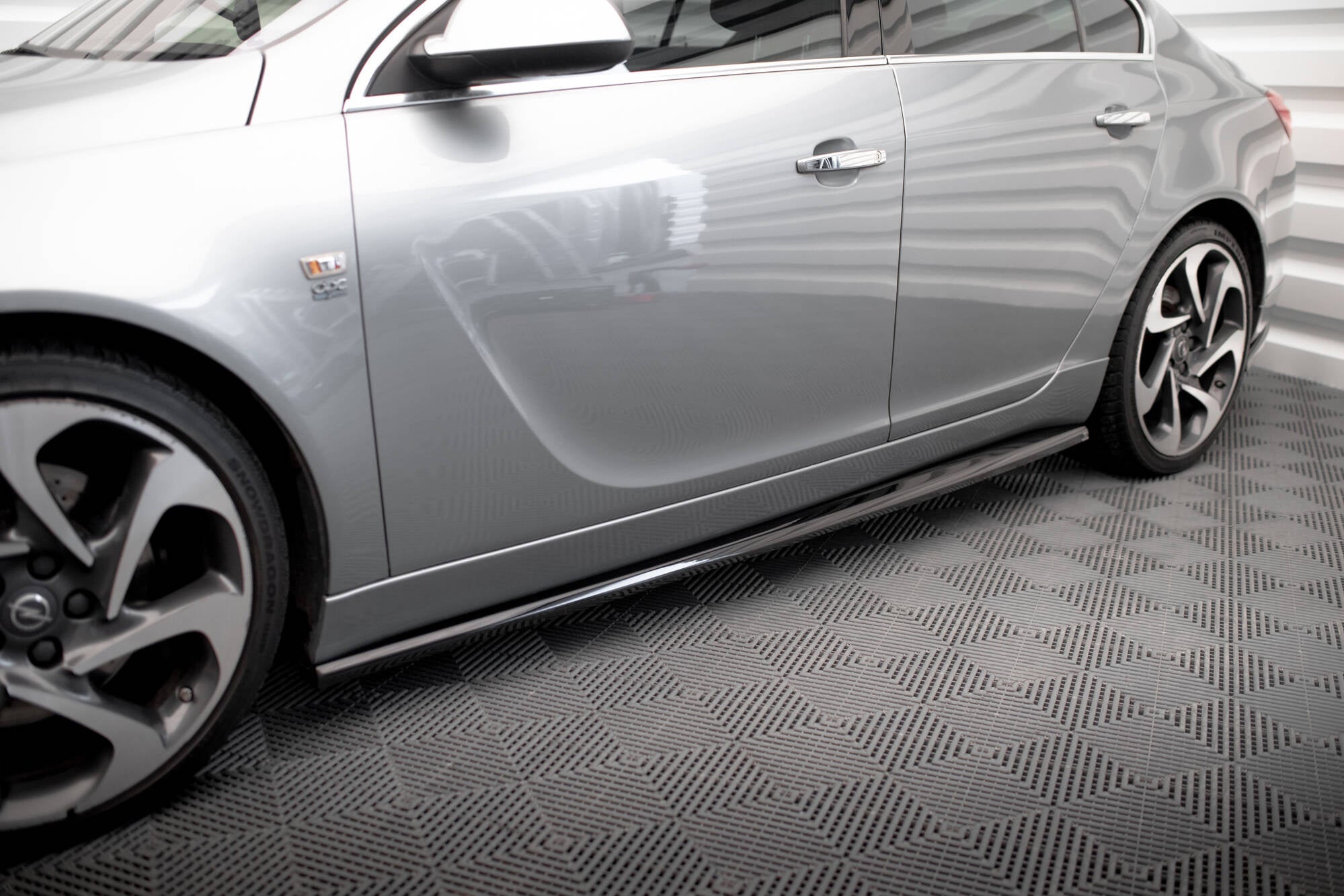 Maxton Design Difusores de taloneras laterales para Opel Insignia OPC-Line Mk1 - imagen 1