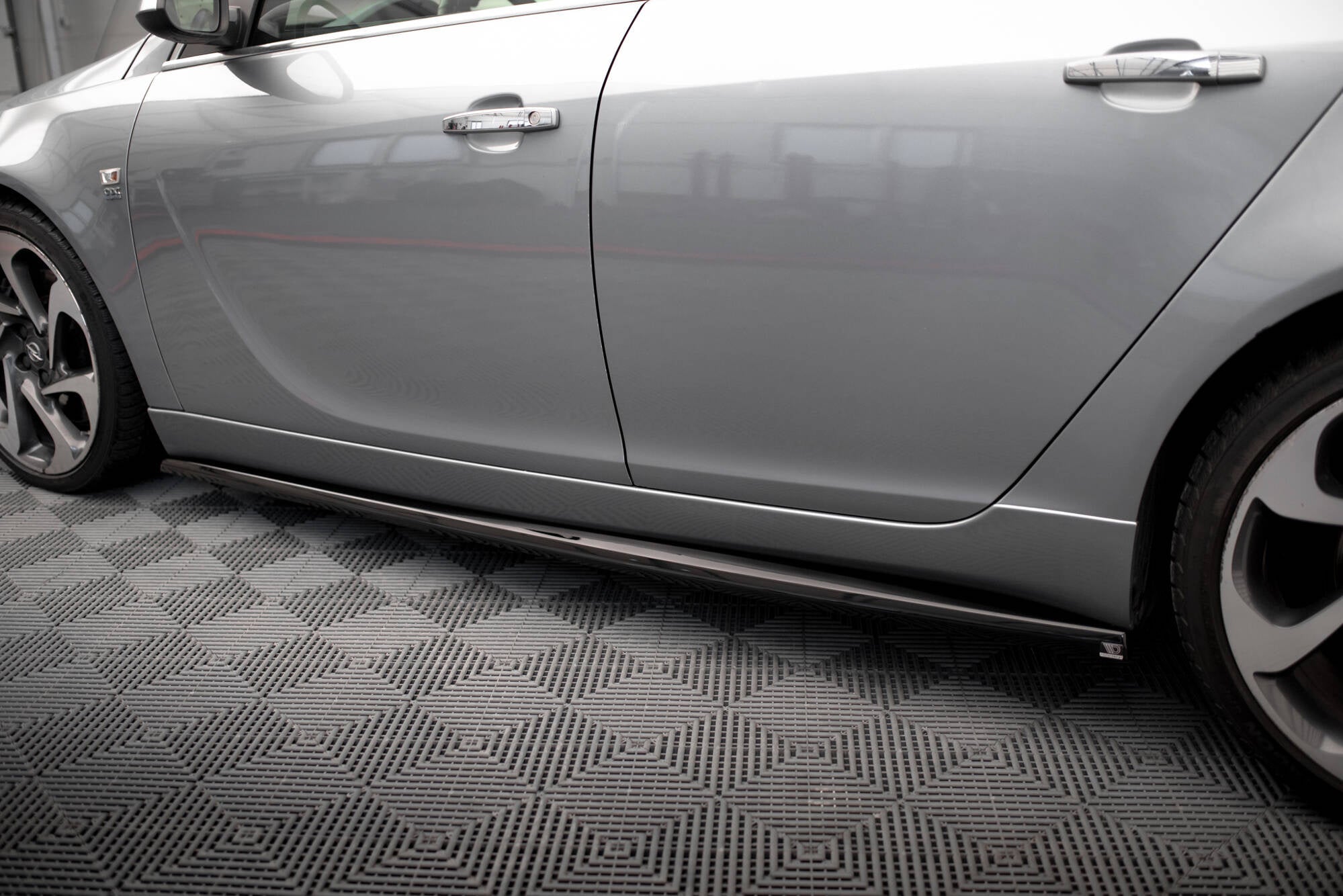 Maxton Design Difusores de taloneras laterales para Opel Insignia OPC-Line Mk1 - imagen 2