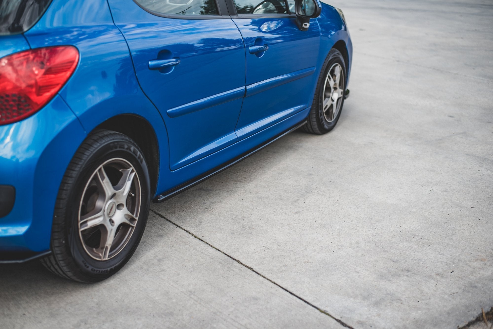 Maxton Design Difusores de taloneras laterales para Peugeot 207 Sport - imagen 3