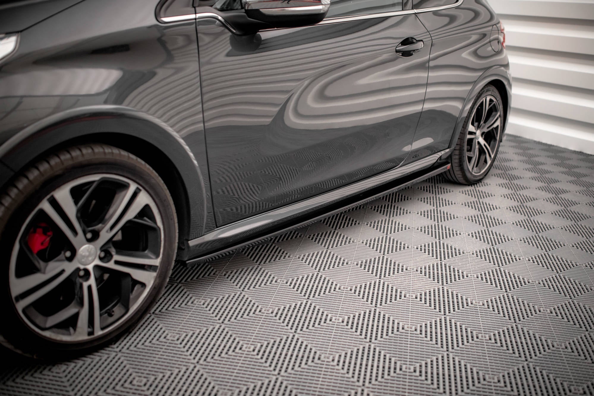 Maxton Design Difusores de taloneras laterales para Peugeot 208 GTi Mk1 - imagen 1