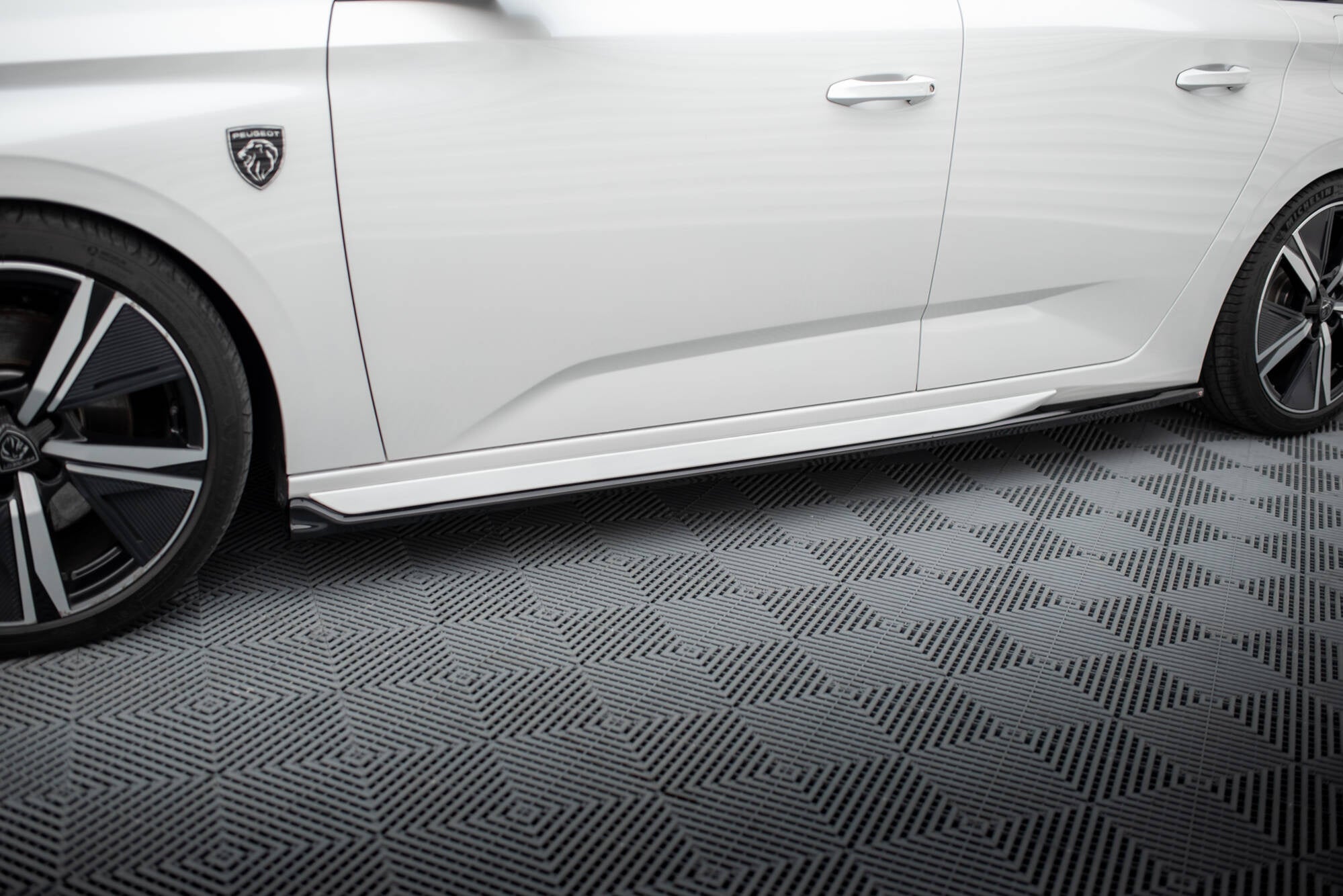 Maxton Design Difusores de taloneras laterales para Peugeot 308 GT SW Mk3 - imagen 1