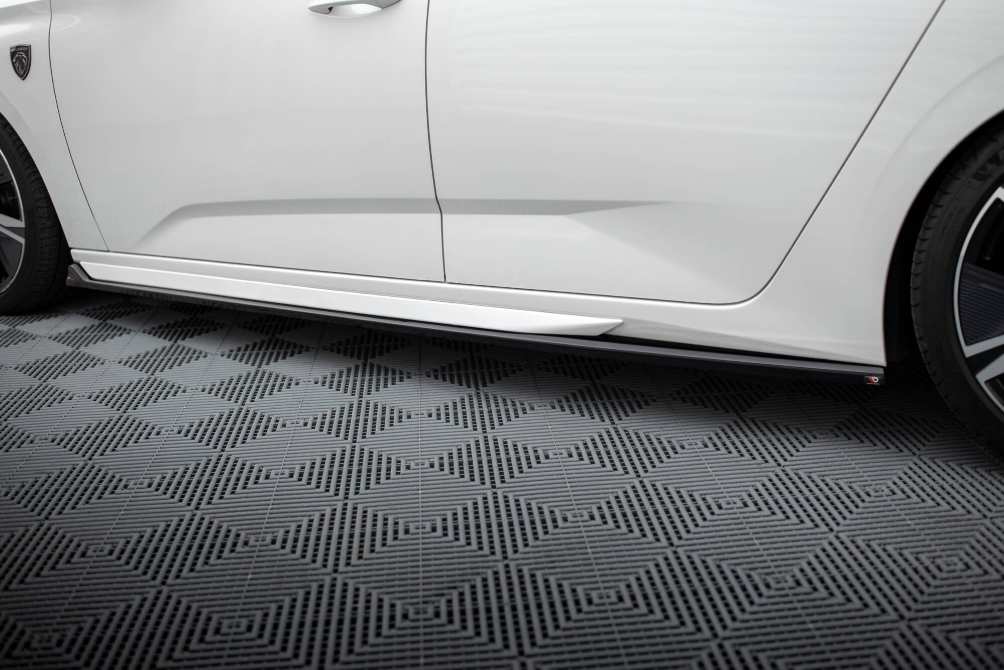 Maxton Design Difusores de taloneras laterales para Peugeot 308 GT SW Mk3 - imagen 3