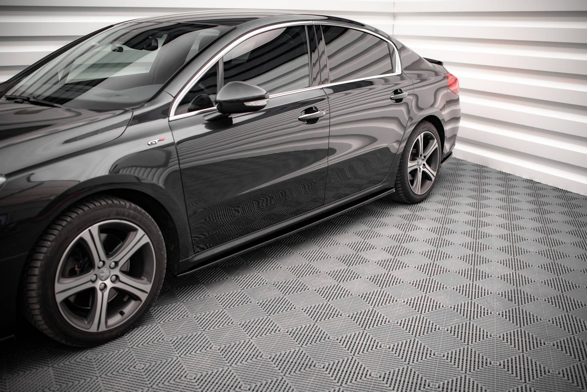Maxton Design Difusores de taloneras laterales para Peugeot 508 GT Mk1 Facelift - imagen 1