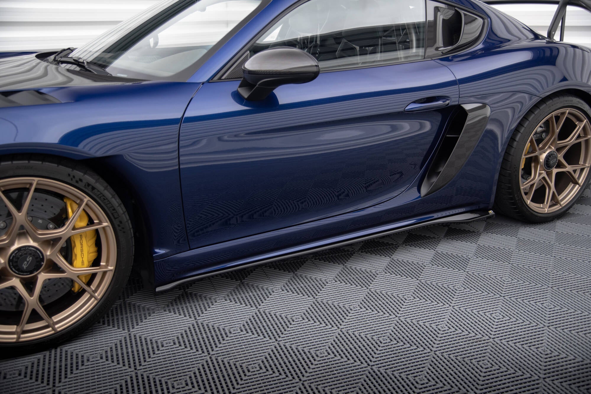 Maxton Design Difusores de taloneras laterales para Porsche 718 Cayman GT4 RS 982c - imagen 1