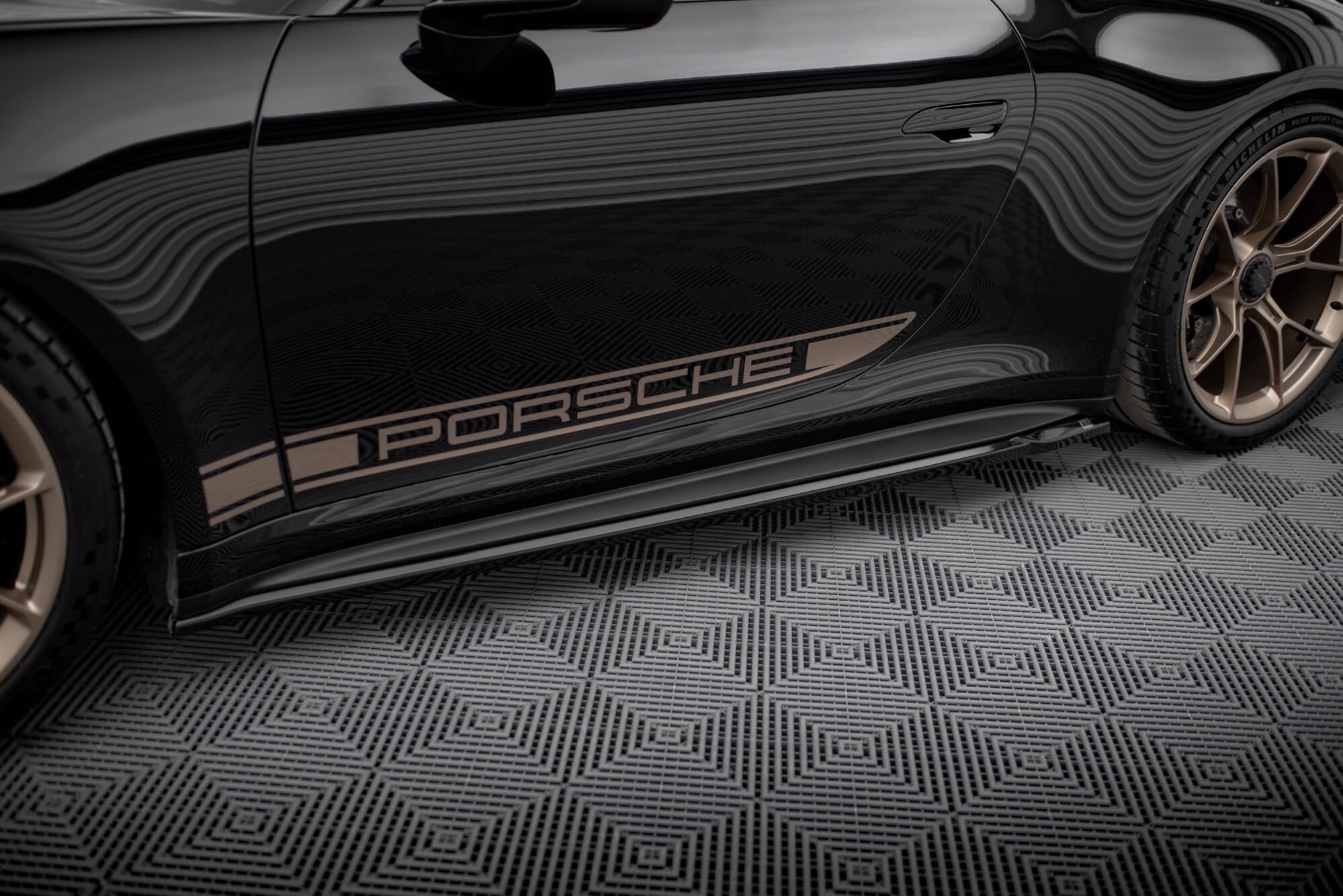 Maxton Design Difusores de taloneras laterales para Porsche 911 992 GT3 - imagen 1