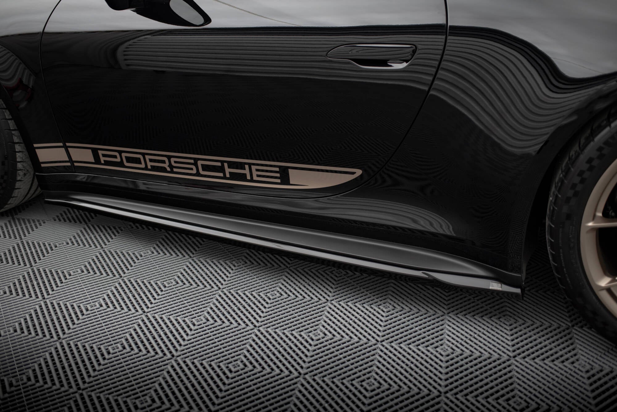 Maxton Design Difusores de taloneras laterales para Porsche 911 992 GT3 - imagen 3