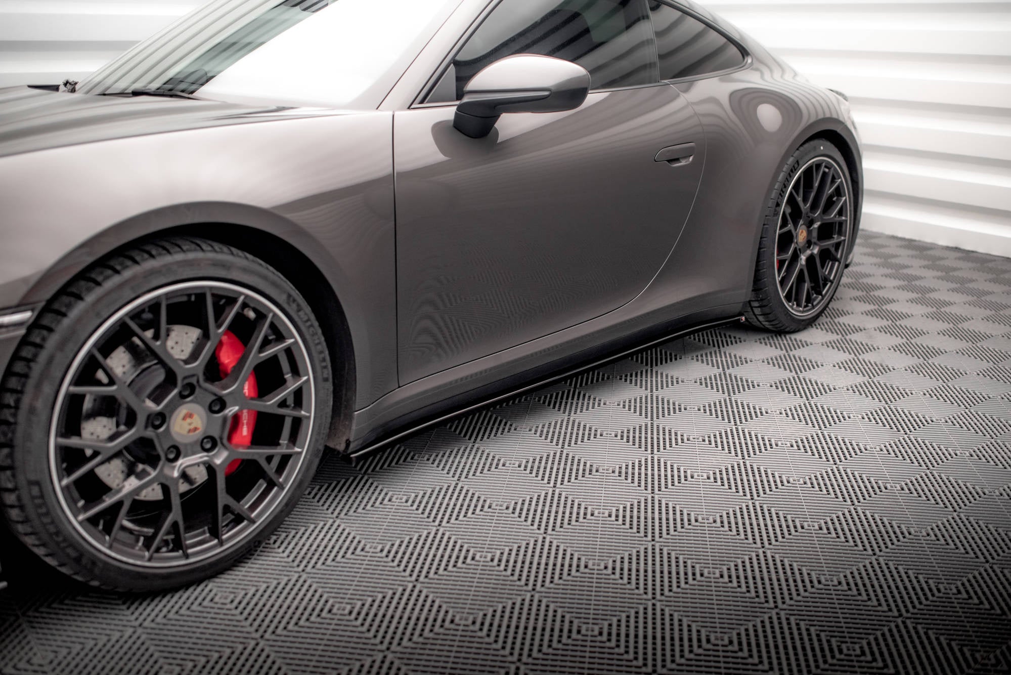 Maxton Design Difusores de taloneras laterales para Porsche 911 Carrera 4S 992 - imagen 1
