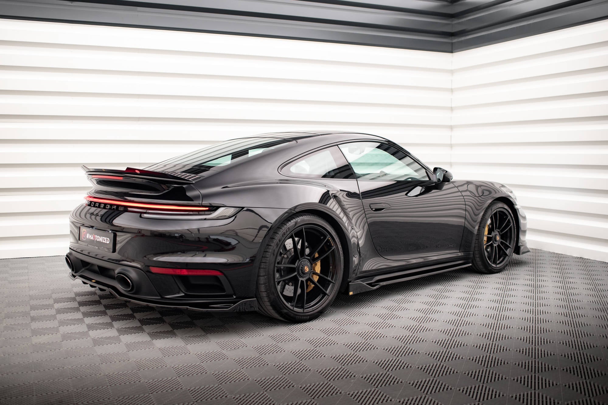 Maxton Design Difusores de taloneras laterales para Porsche 911 Turbo S Sport Package 992 - imagen 3