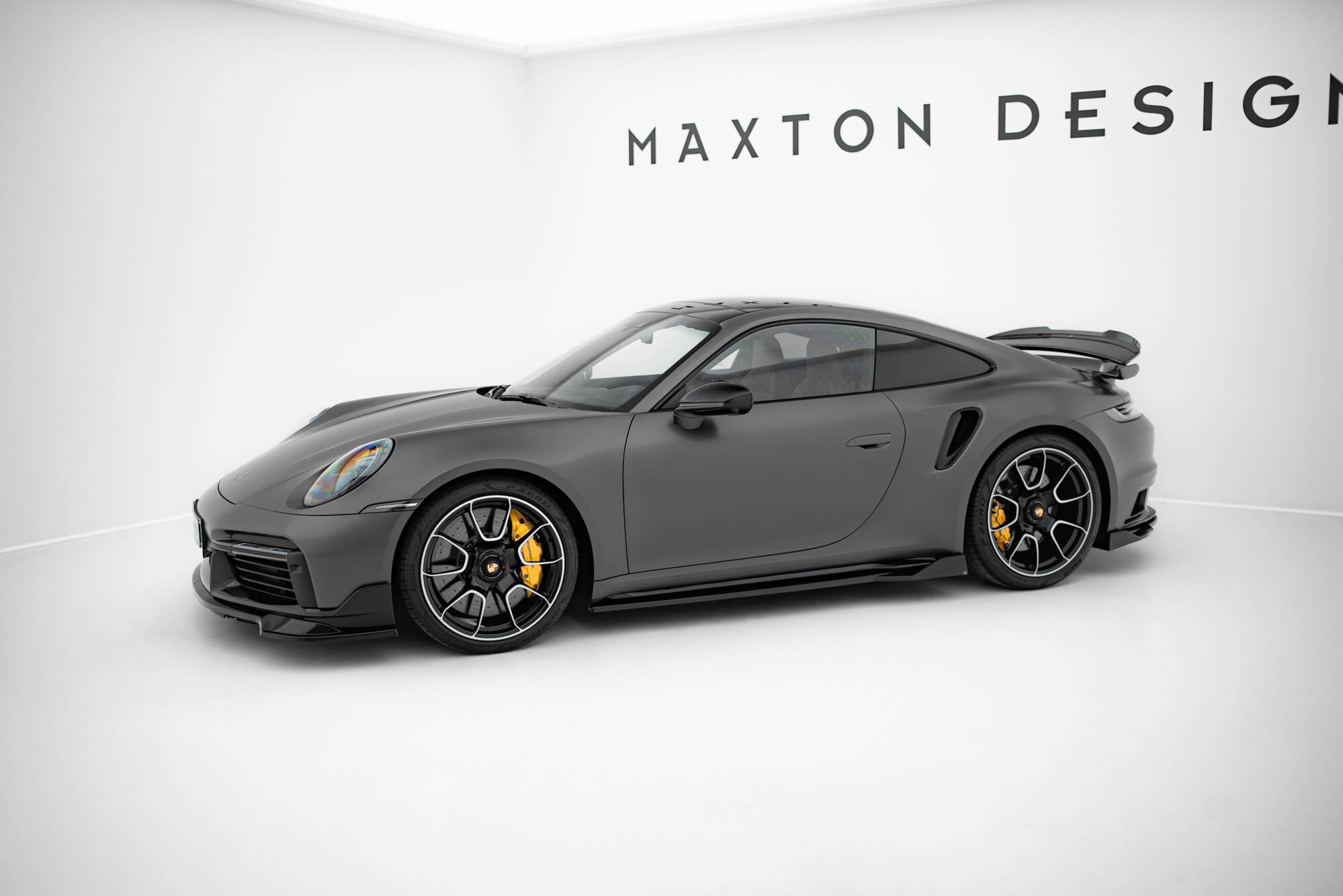 Maxton Design Difusores de taloneras laterales para Porsche 911 Turbo S Sport Package 992 - imagen 2