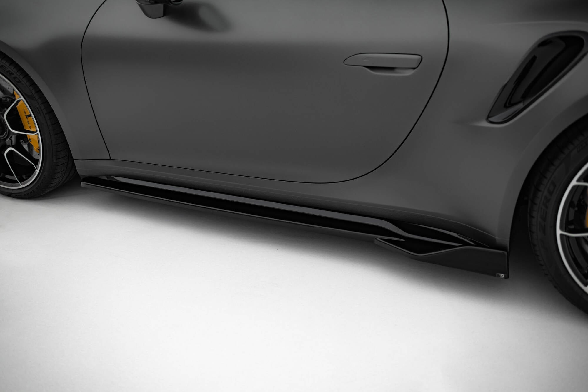 Maxton Design Difusores de taloneras laterales para Porsche 911 Turbo S Sport Package 992 - imagen 3