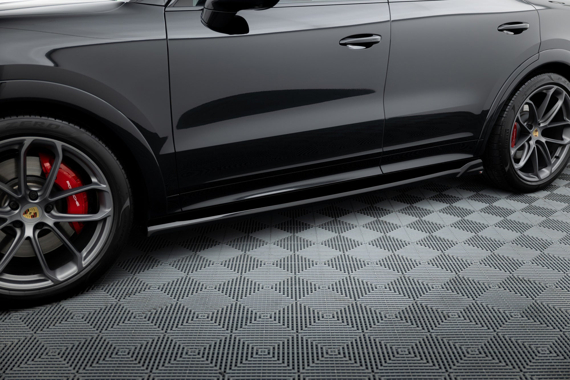 Maxton Design Difusores de taloneras laterales V.2 para Porsche Cayenne Sport Design / Turbo SUV / Coupe Mk3 / Mk3 Facelift - imagen 1