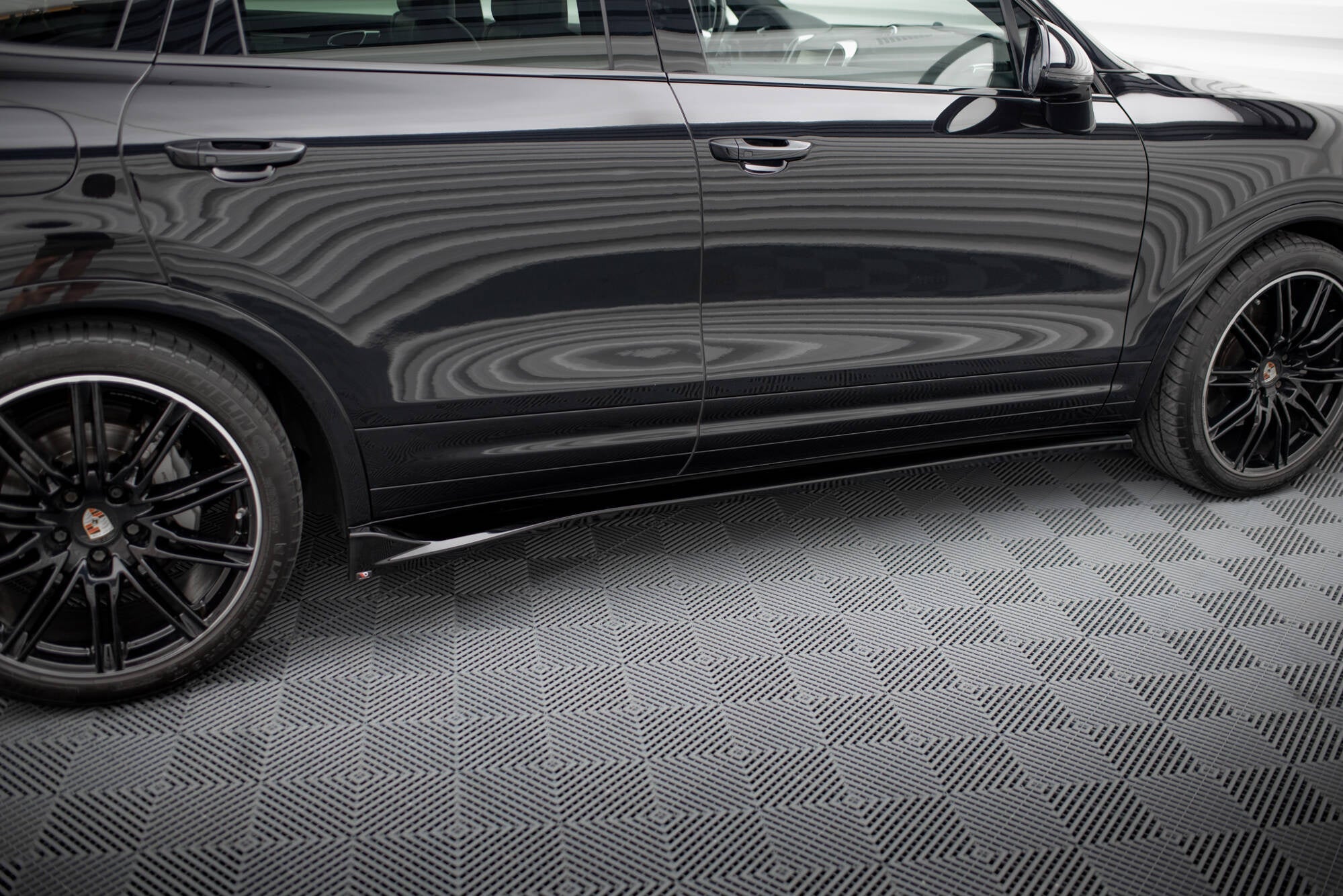 Maxton Design Difusores de taloneras laterales para Porsche Cayenne Mk2 Facelift - imagen 1