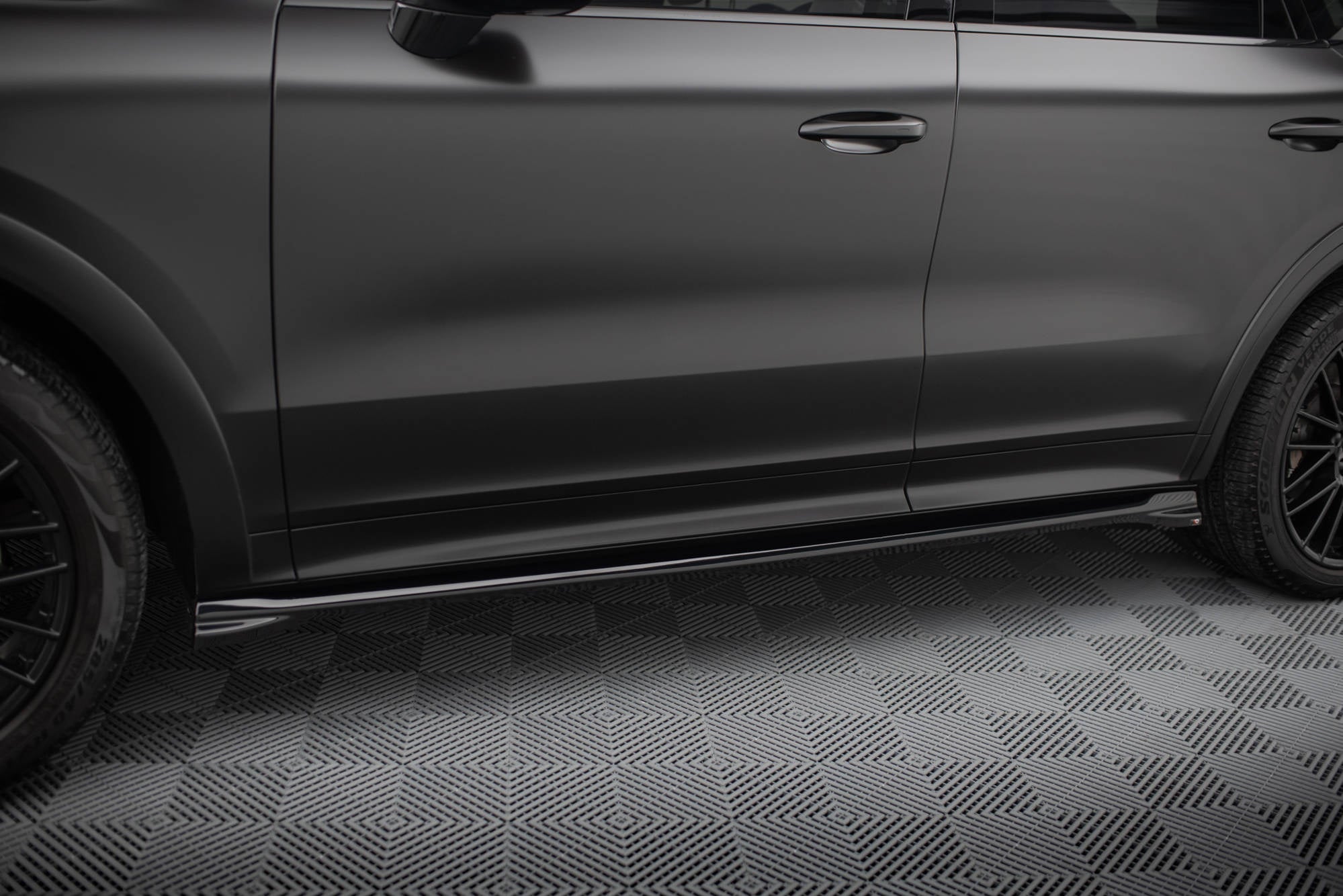 Maxton Design Difusores de taloneras laterales V.1 para Porsche Cayenne Sport Design / Turbo SUV / Coupe Mk3 / Mk3 Facelift - imagen 1