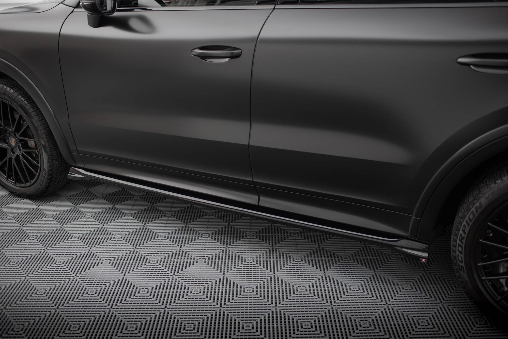 Maxton Design Difusores de taloneras laterales V.1 para Porsche Cayenne Sport Design / Turbo SUV / Coupe Mk3 / Mk3 Facelift - imagen 3