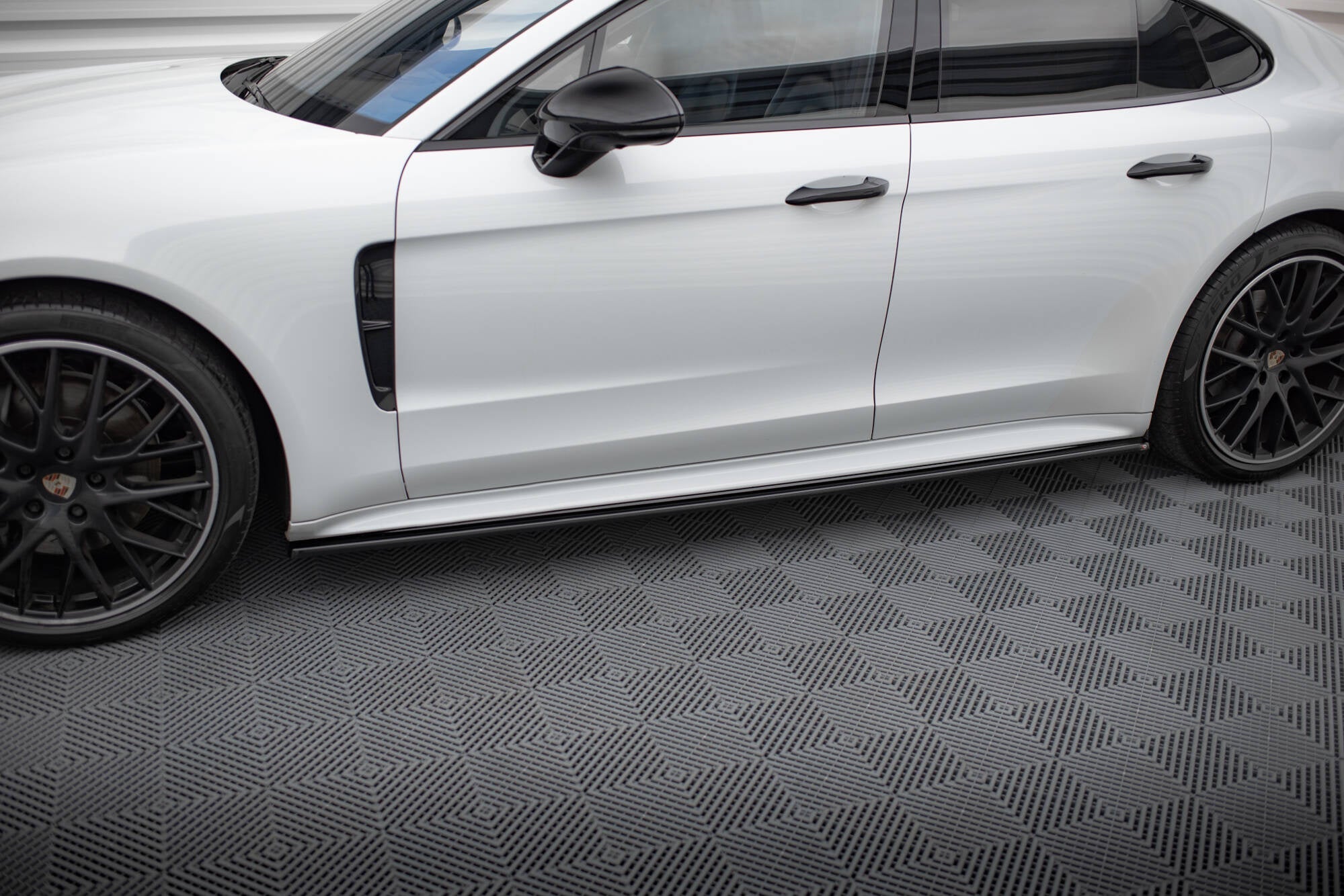 Maxton Design Difusores de taloneras laterales para Porsche Panamera GTS 971 - imagen 1