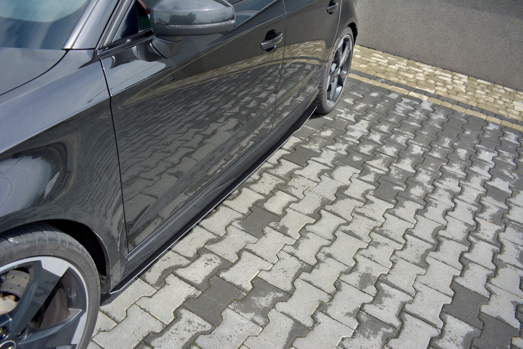 Maxton Design Racing Side Skirts Diffusers V.1 para Audi Audi RS3 8V Facelift Sportback - imagen 2