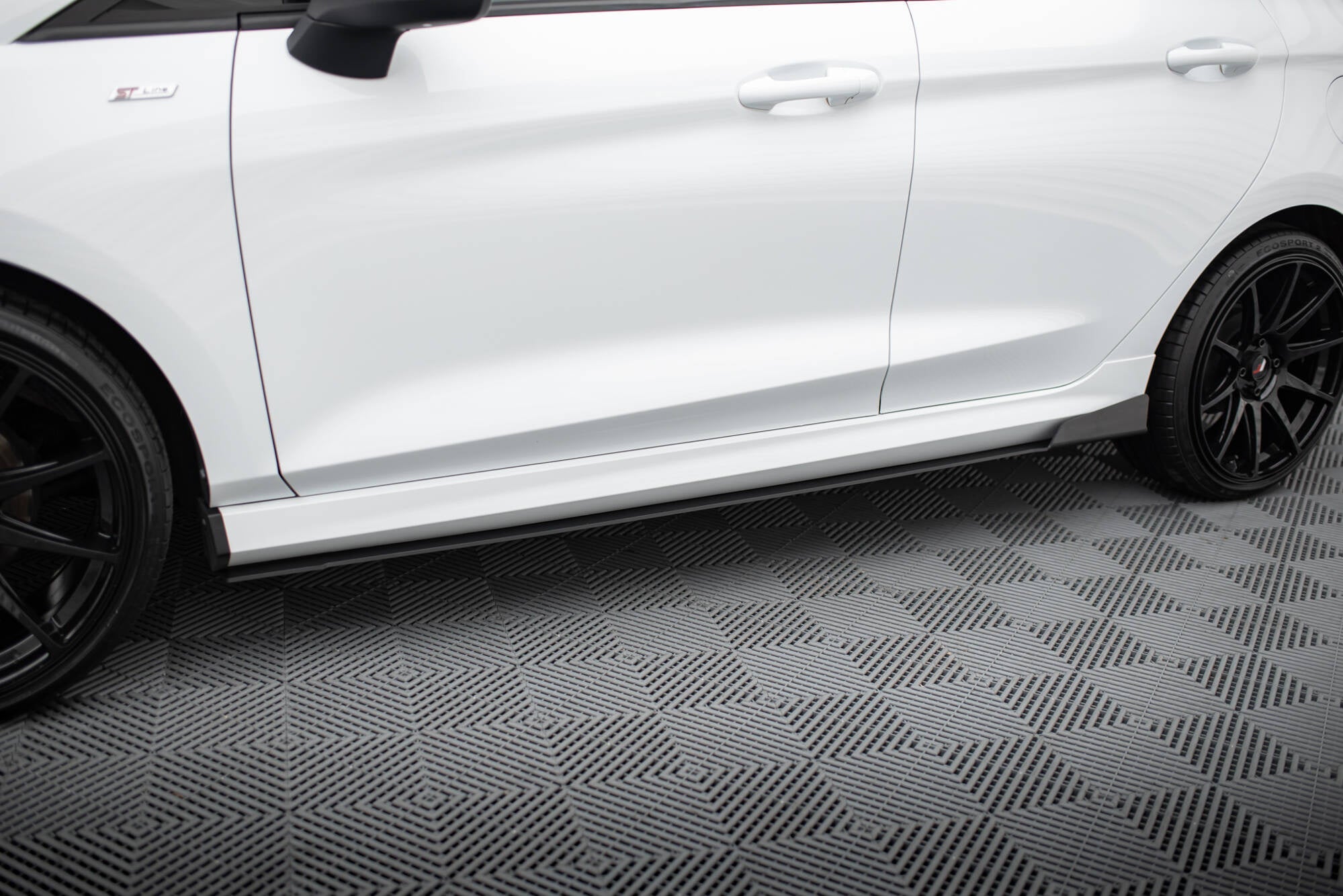Maxton Design Racing Side Skirts Diffusers V.1 para Ford Fiesta Mk8 ST / ST-Line - imagen 2